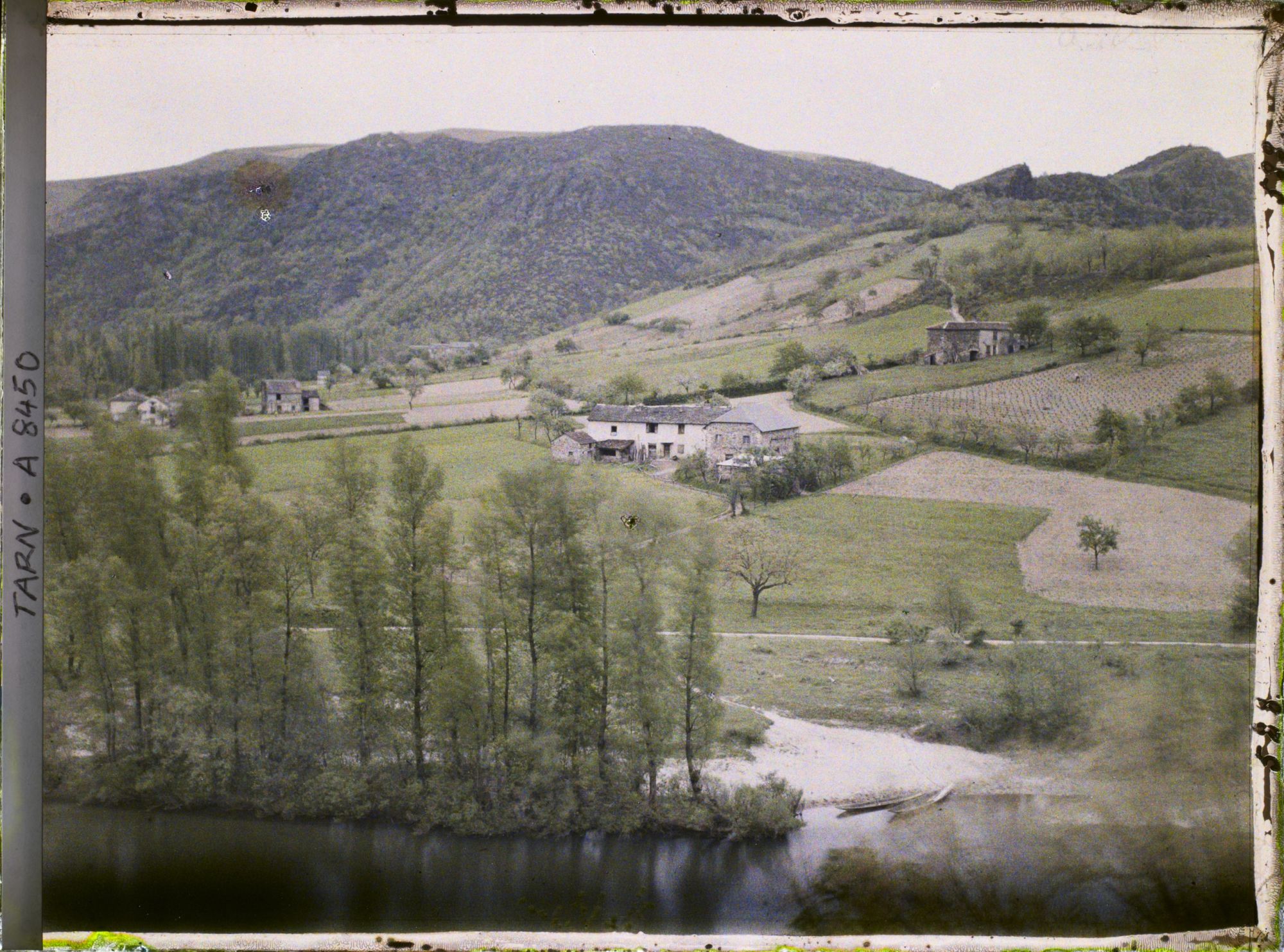 Image représentant Maisons sur la rive droite
