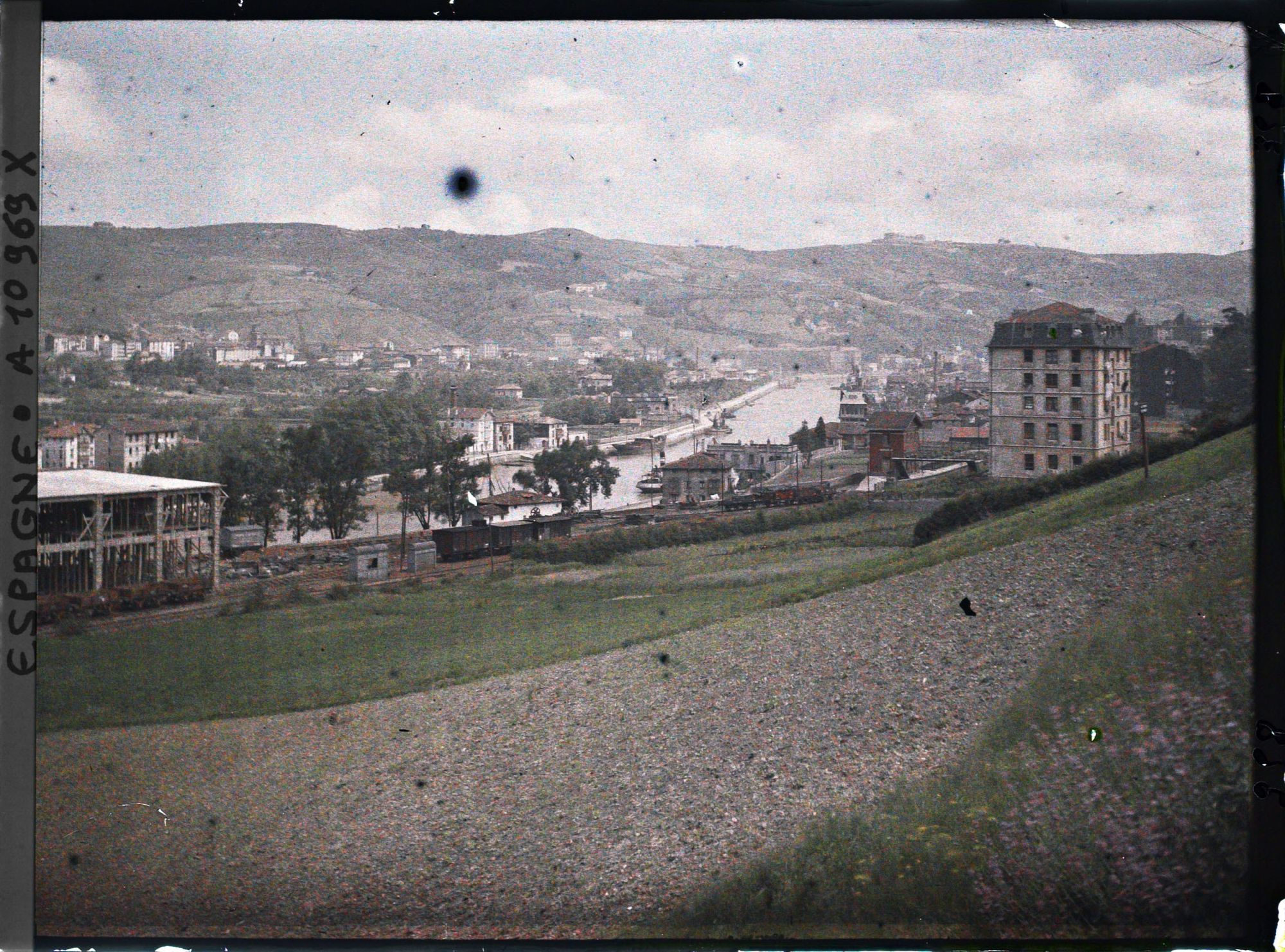 Image représentant Espagne, Bilbao, La Vallée du Nervin en amont de Bilbao Vue vers l'aval
