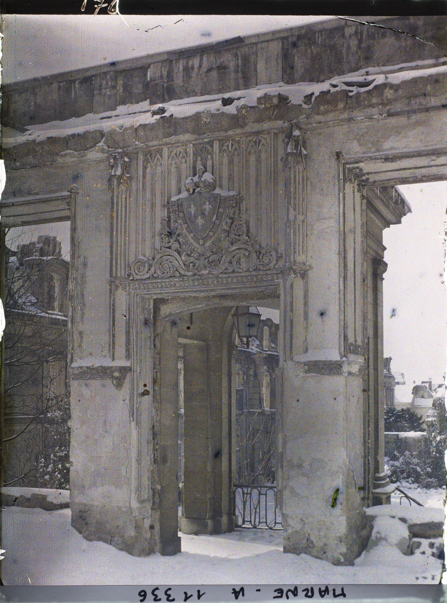 Image représentant Entrée de la salle des Rois en ruine, ancien archevêché (actuel palais du Tau)