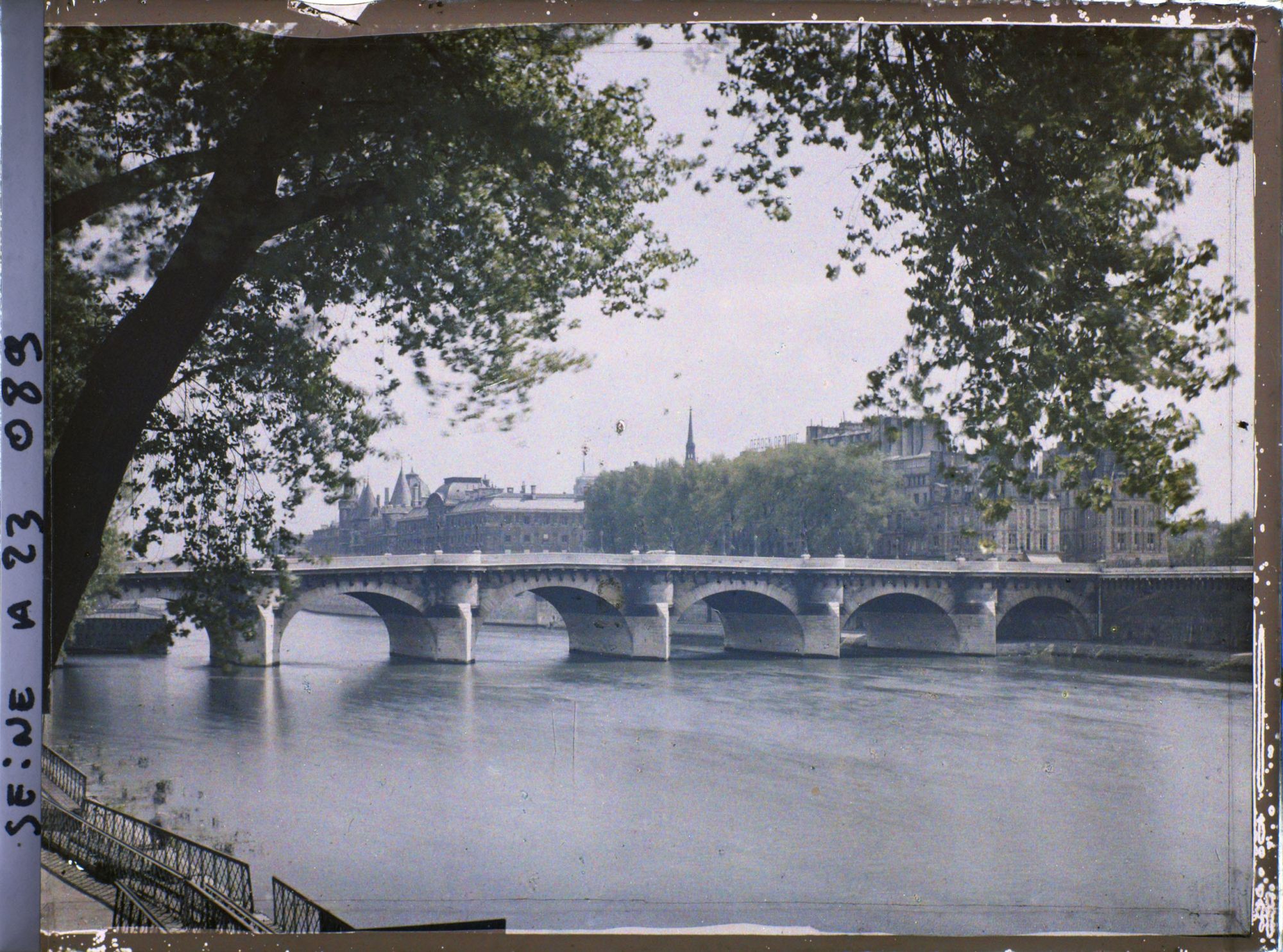 Image représentant La Cité et le Pont-Neuf depuis le quai du Louvre