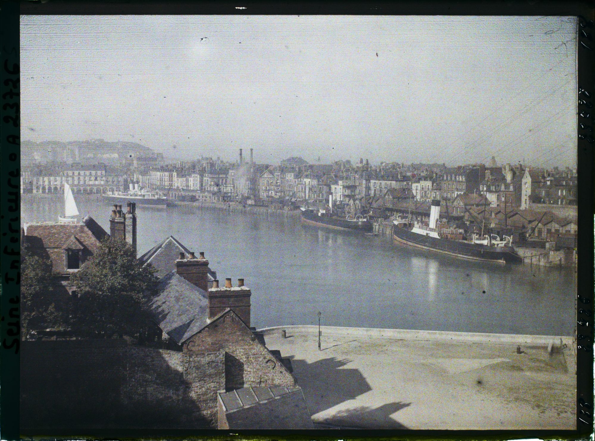 Image représentant L'Avant Port, vue prise du Pollet