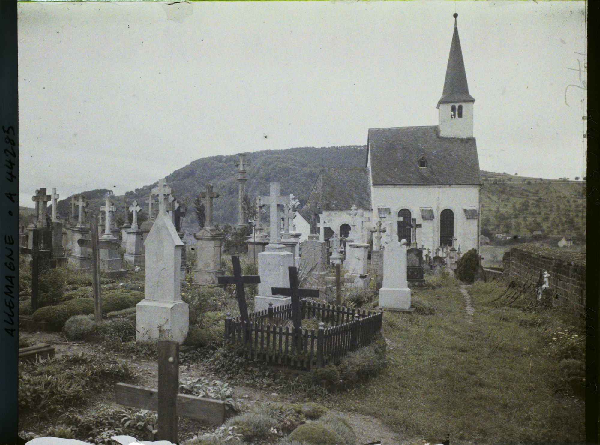 Image représentant Allemagne, Igel (Moselle), L'Eglise et le Cimetière