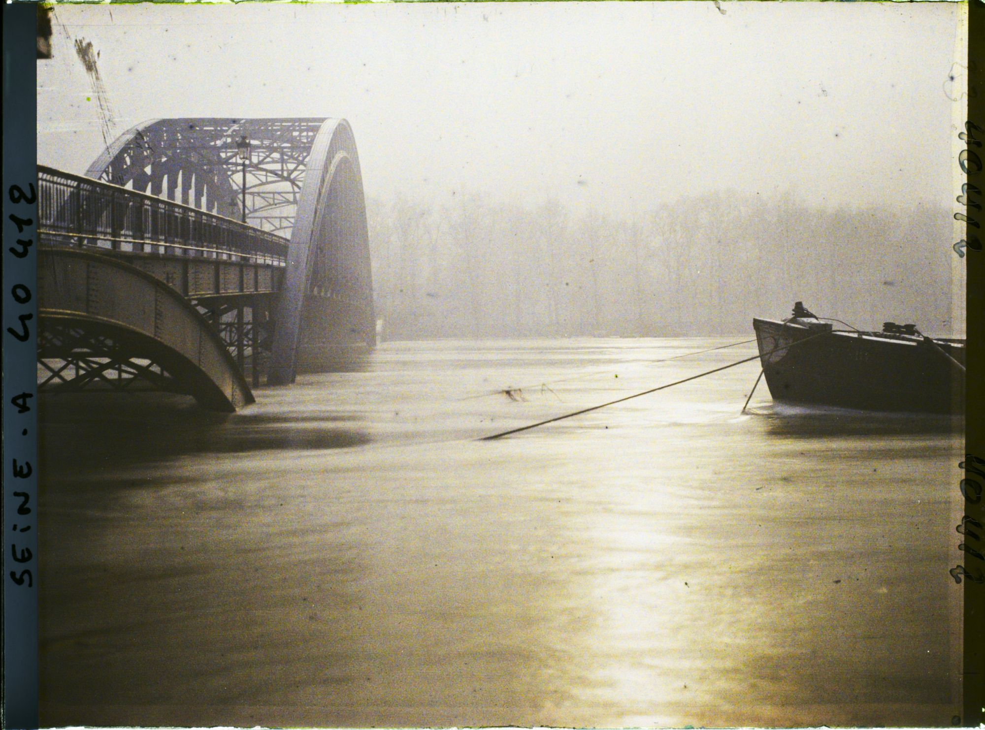 Image représentant La crue de la Seine à la passerelle Debilly