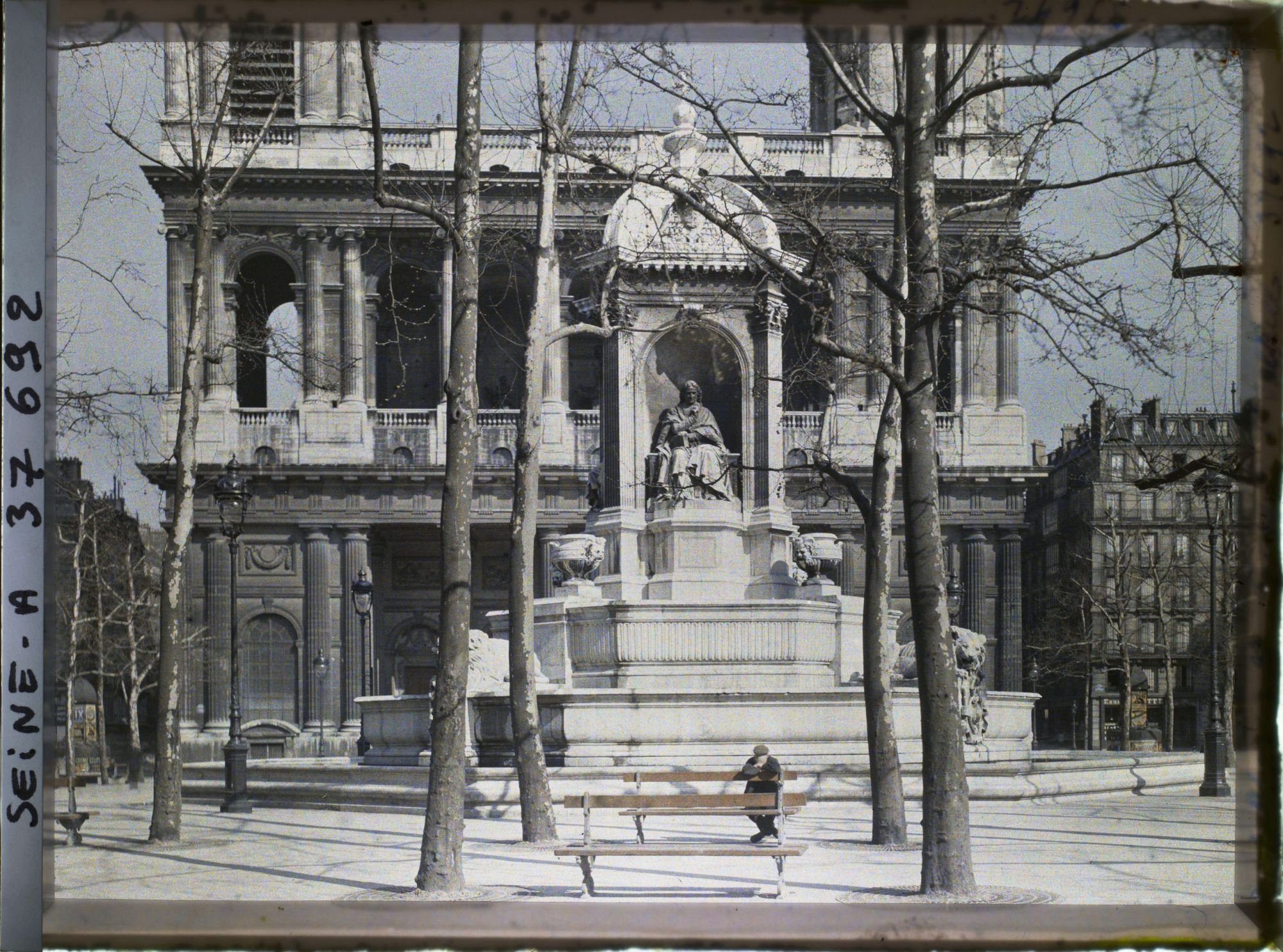 Image représentant La fontaine des Quatre Evêques place Saint-Sulpice