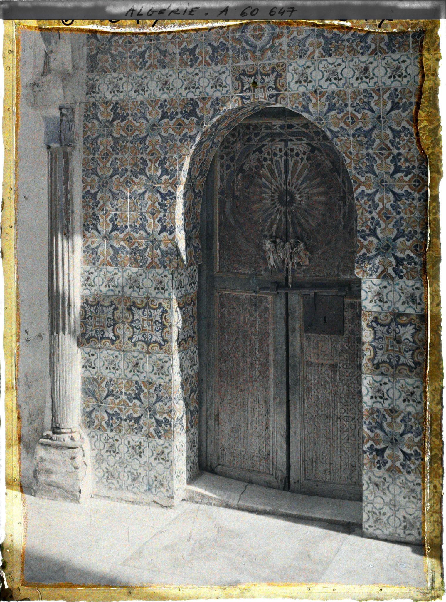 Image représentant Détail de la porte de la Koubba de Sidi Bou Medine