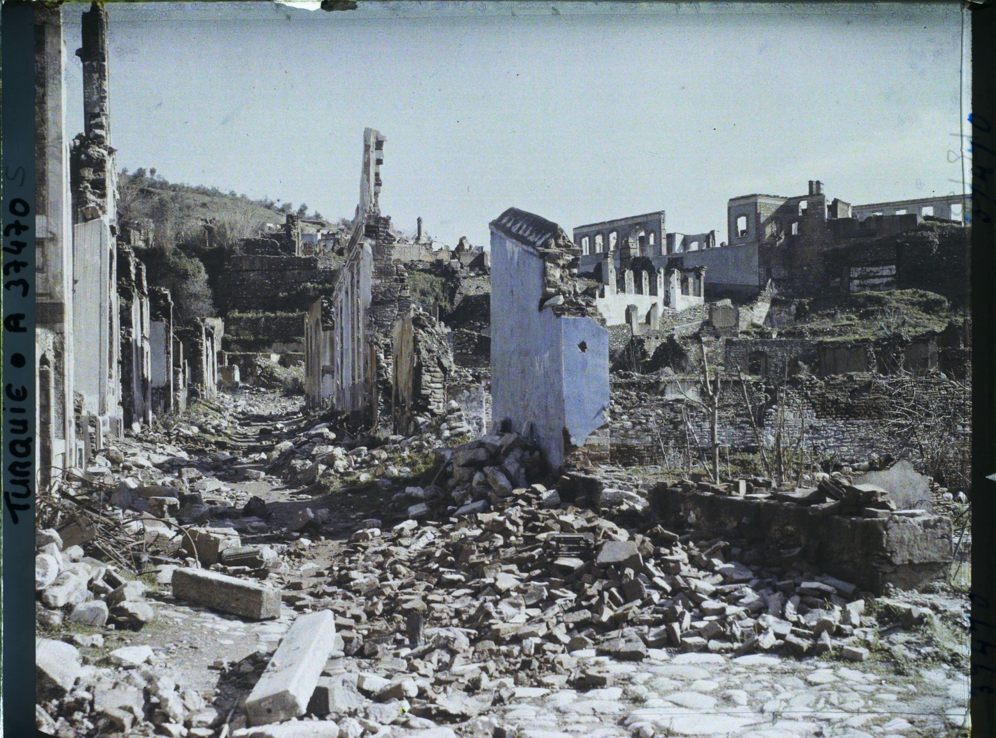 Image représentant Turquie, Aidin, Une rue du Quartier Chrétien