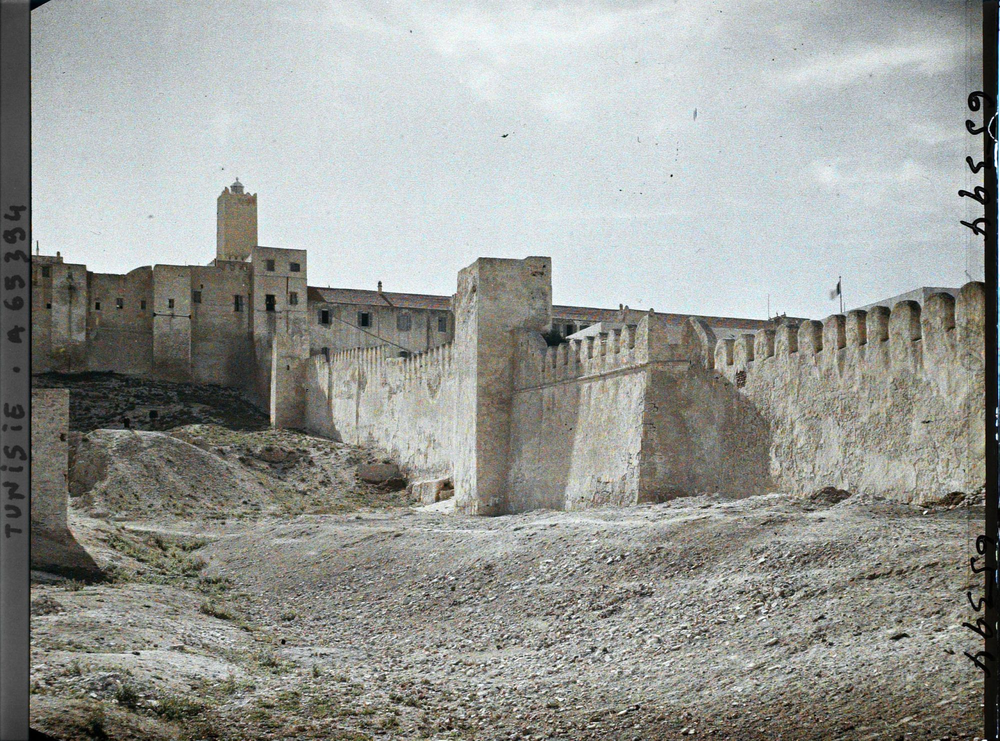 Image représentant Le rempart méridional de la ville et la casbah