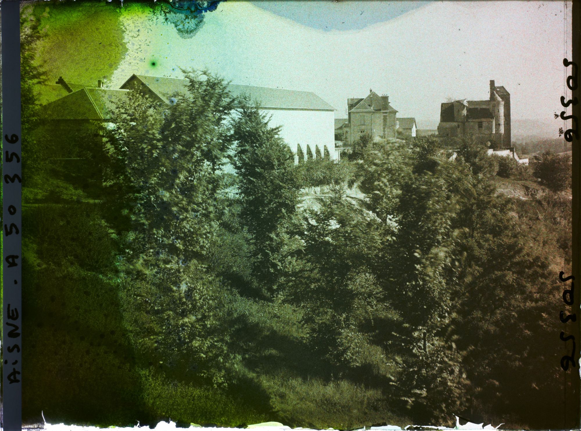 Image représentant France, Pernant, Vue s/ le Château et la ferme