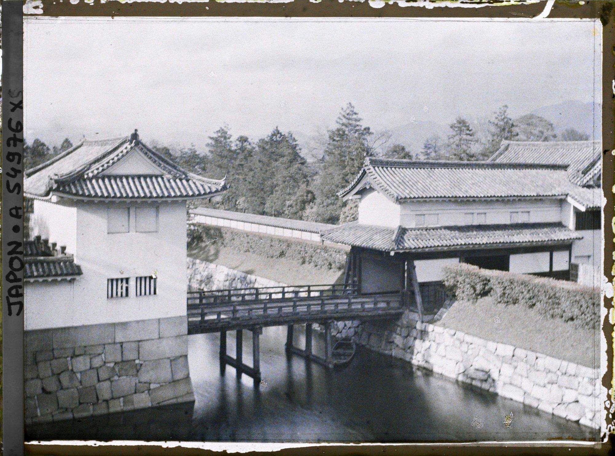 Image représentant Palais du Nijô-jô : douves intérieures, entrée du Honmaru et bâtiments yagura et watari-yagura