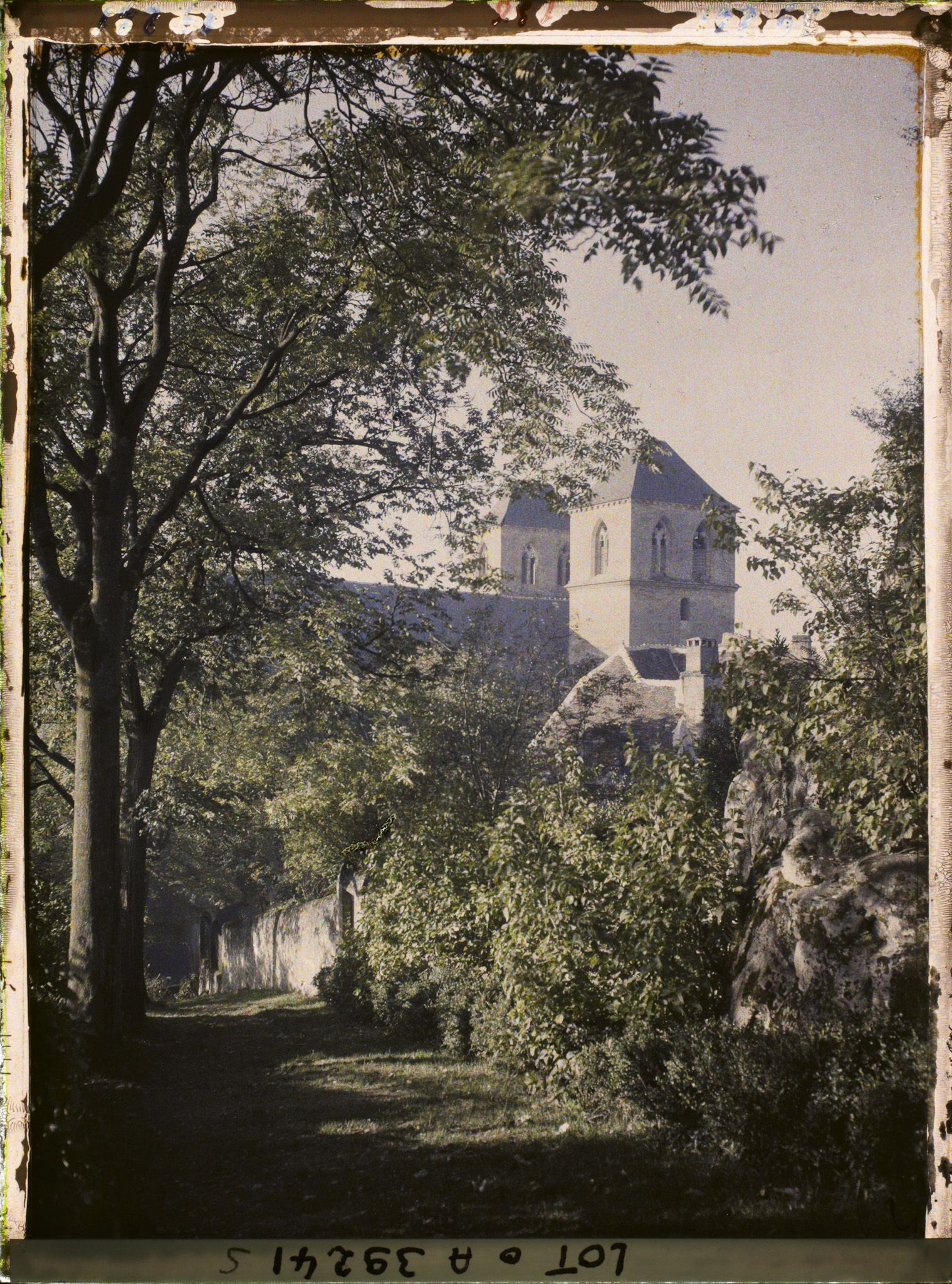 Image représentant France, Gourdon (Lot), Les tours de l'Eglise St Pierre, vue prise de la promenade du Château