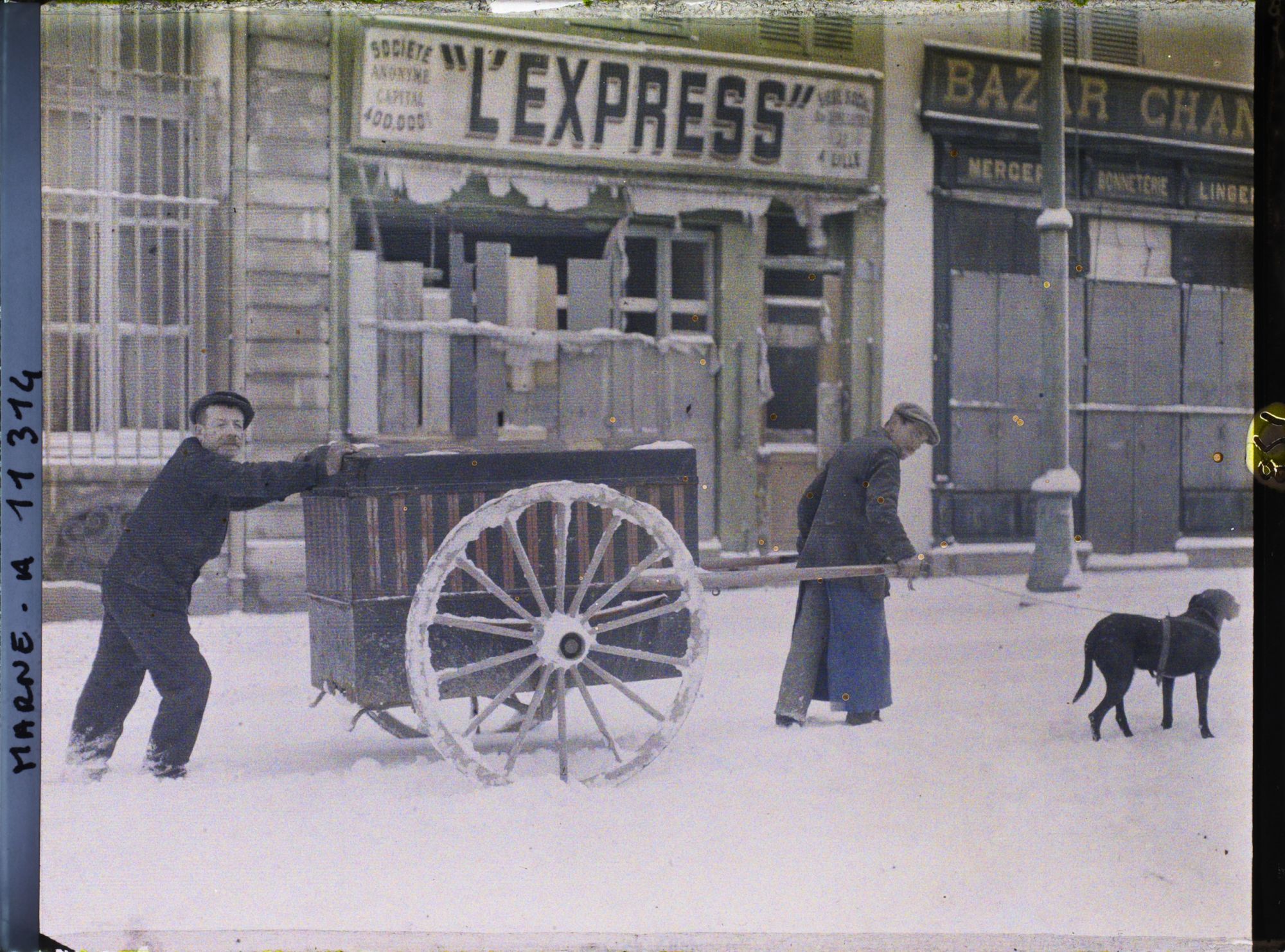 Image représentant Boulanger poussant leur charrette dans la neige