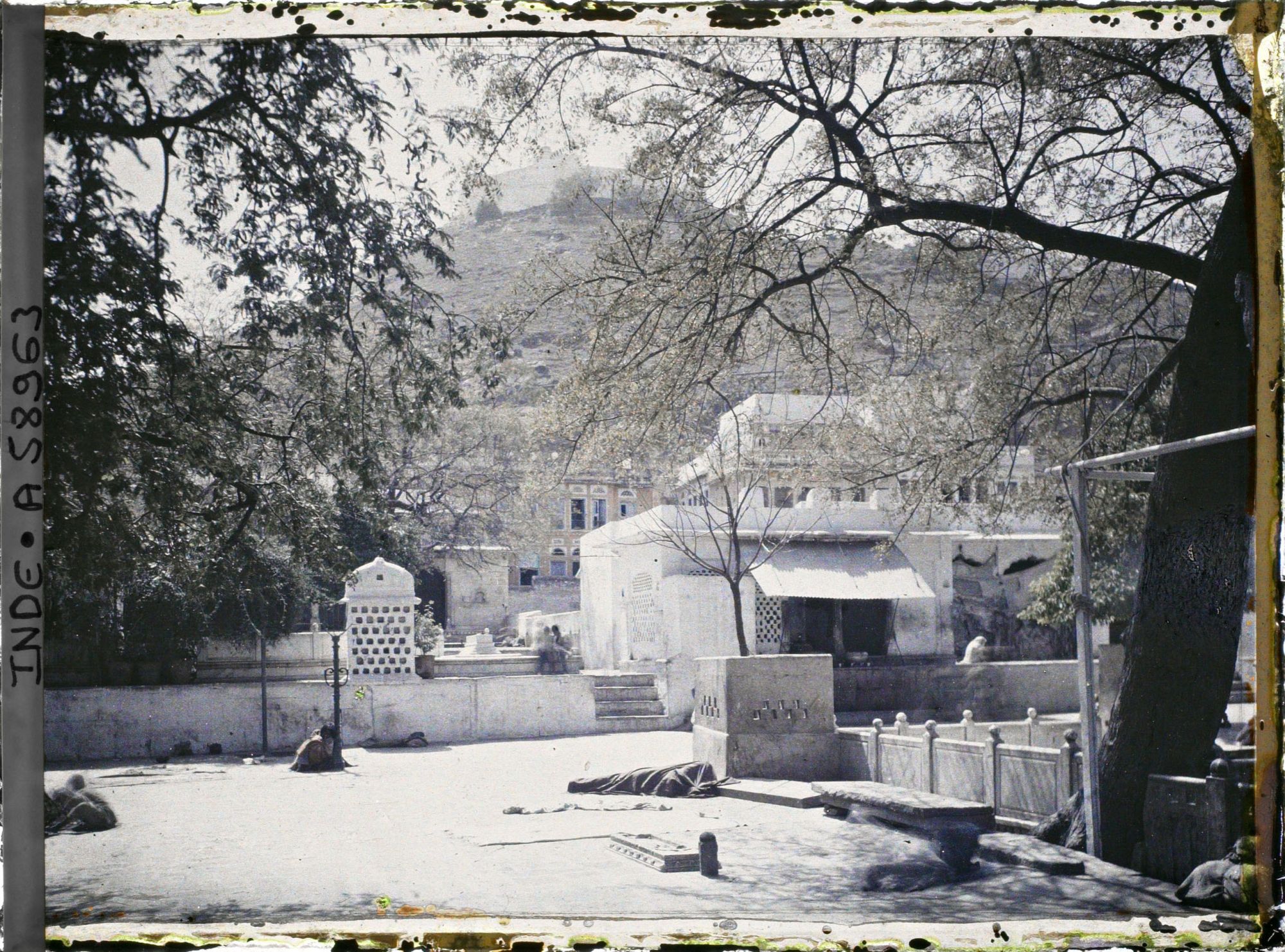Image représentant Une des cours du dargâh Sharif