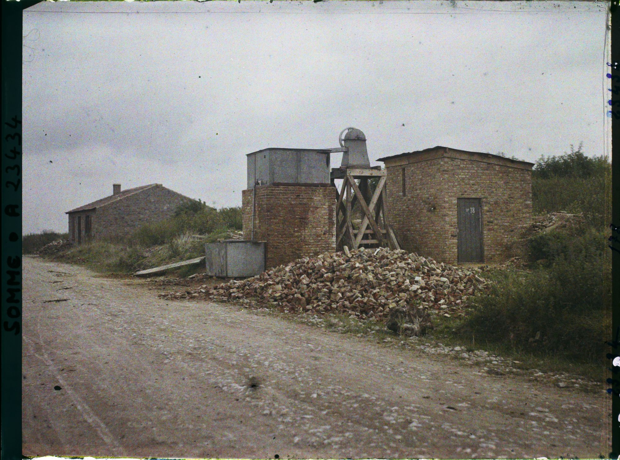 Image représentant France, Bouchavesnes, Pompe du Village mue par un moteur à essence