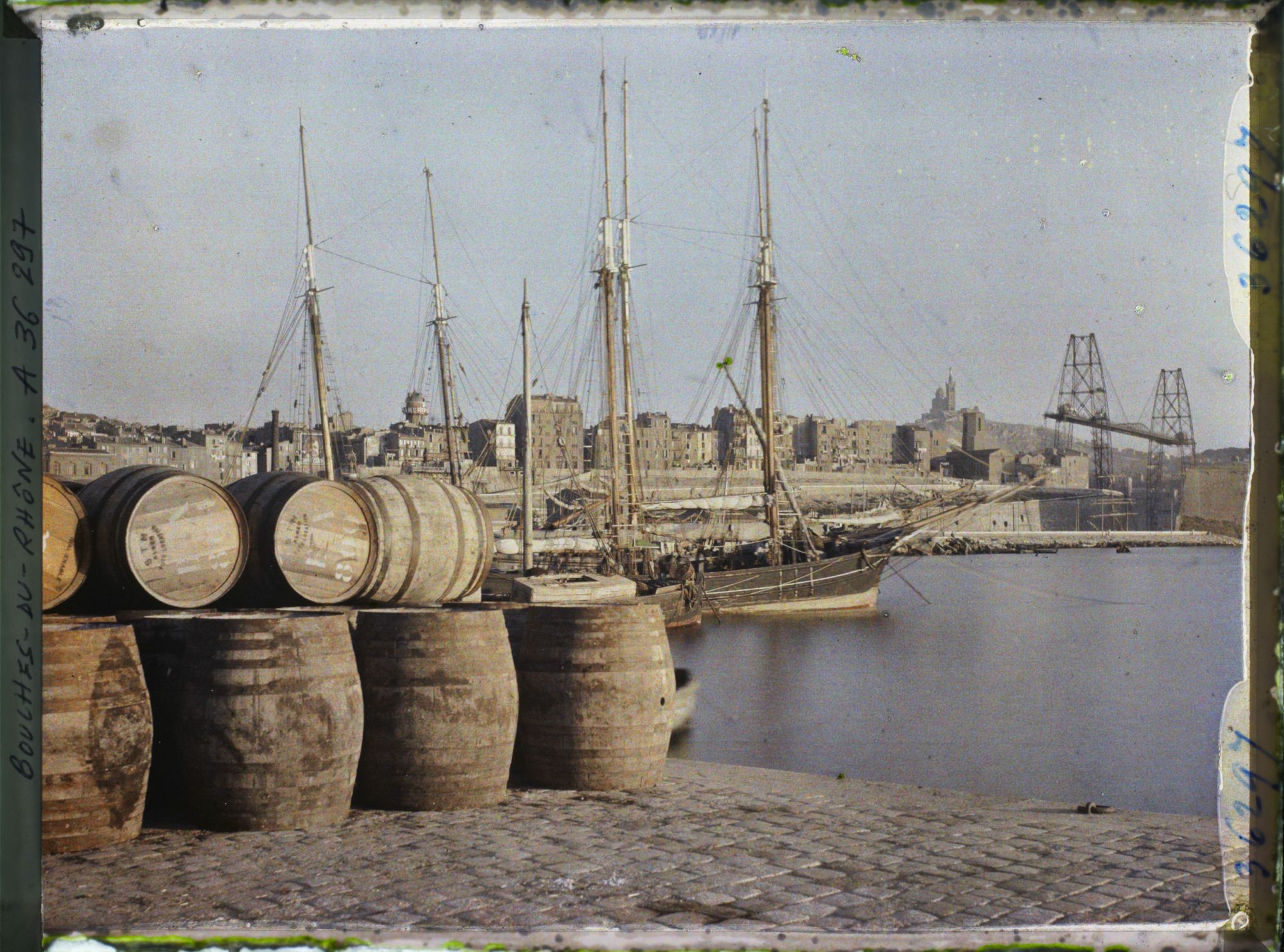 Image représentant Les tonneaux sur le quai, bassin de la Joliette