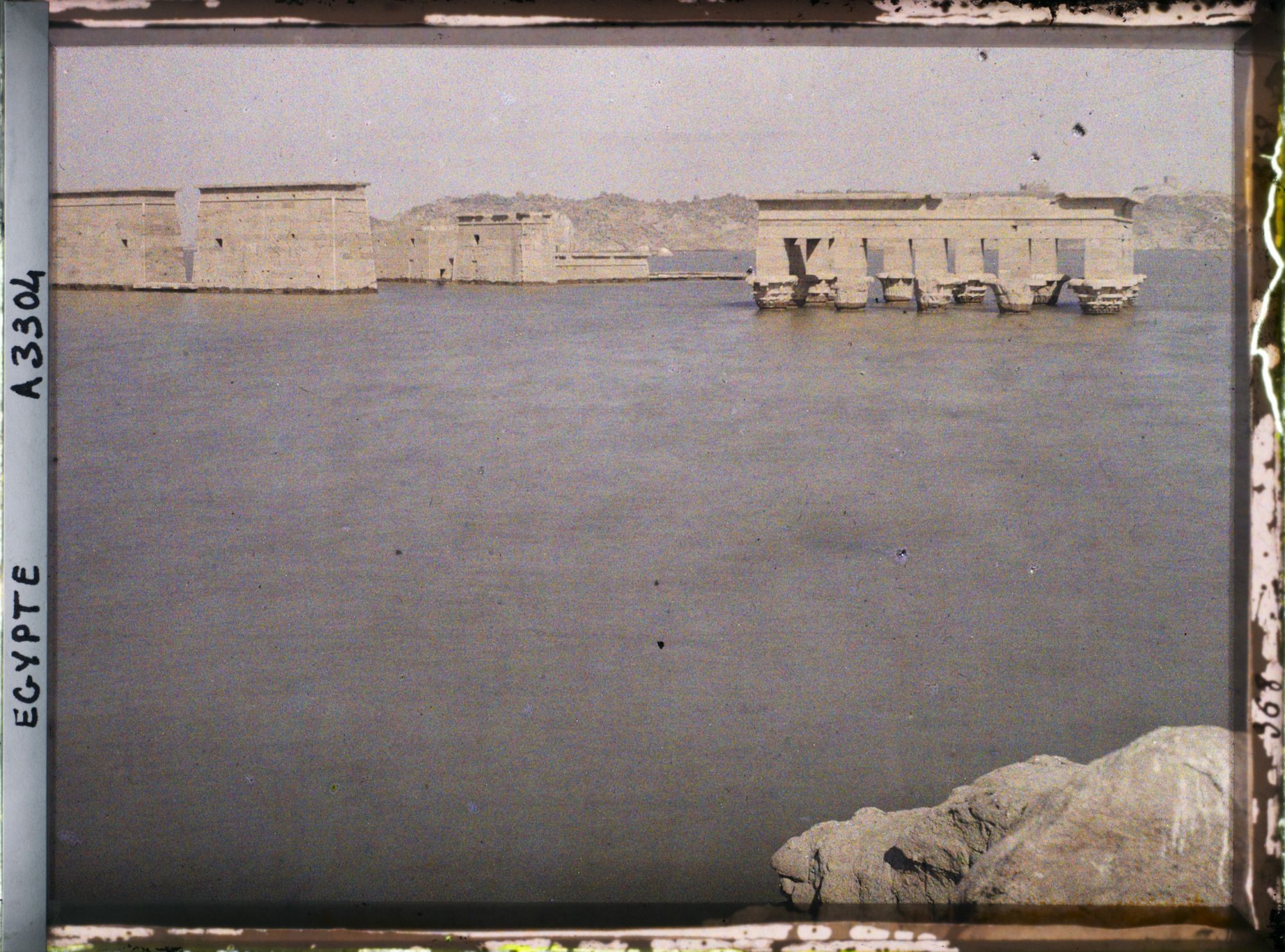 Image représentant Vue sur le premier et le deuxième pylône du temple immergé d'Isis