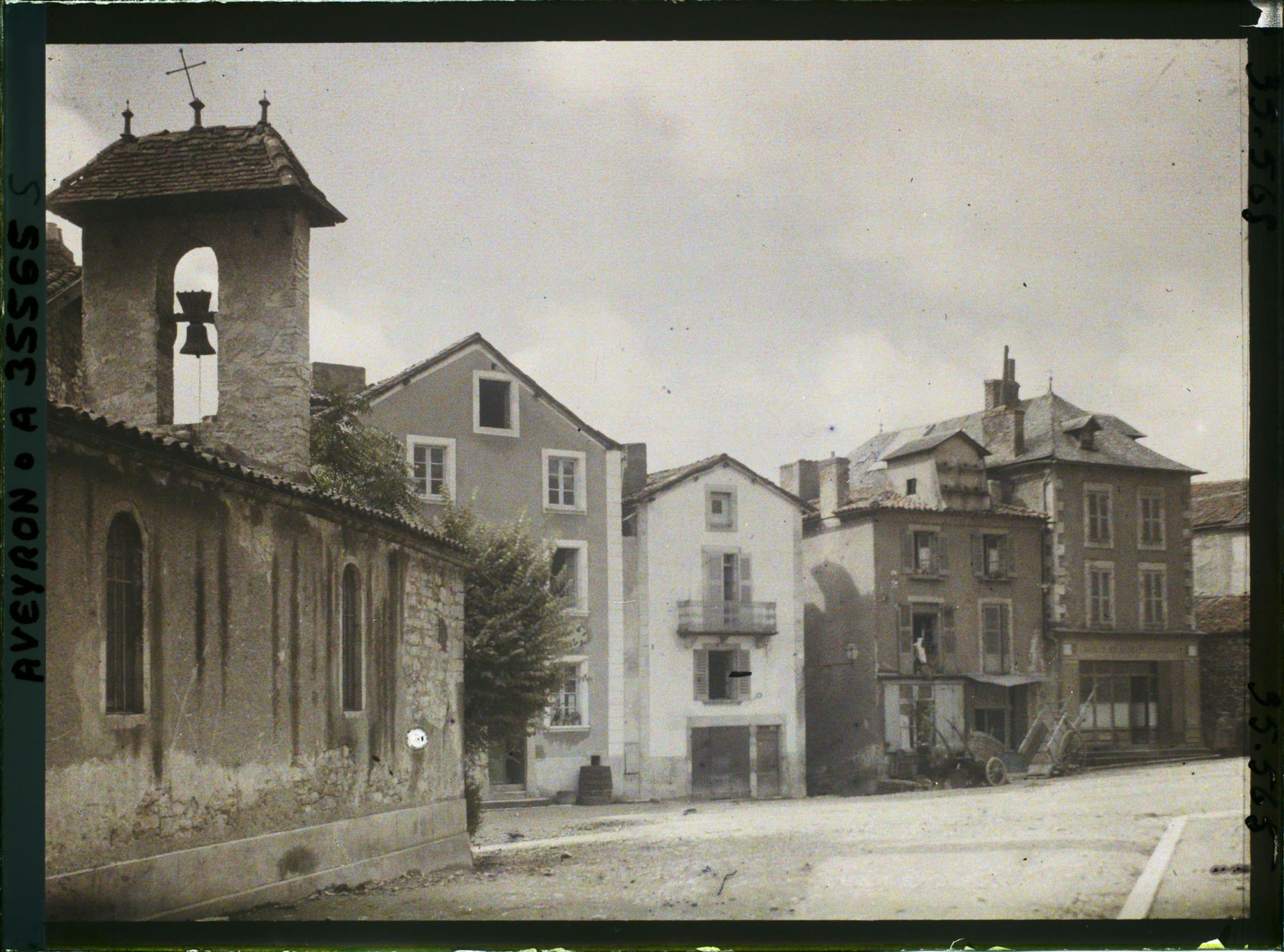 Image représentant La chapelle Sainte-Barbe, vue de la place Antoine de Morthon (anciennement place de la Halle)
