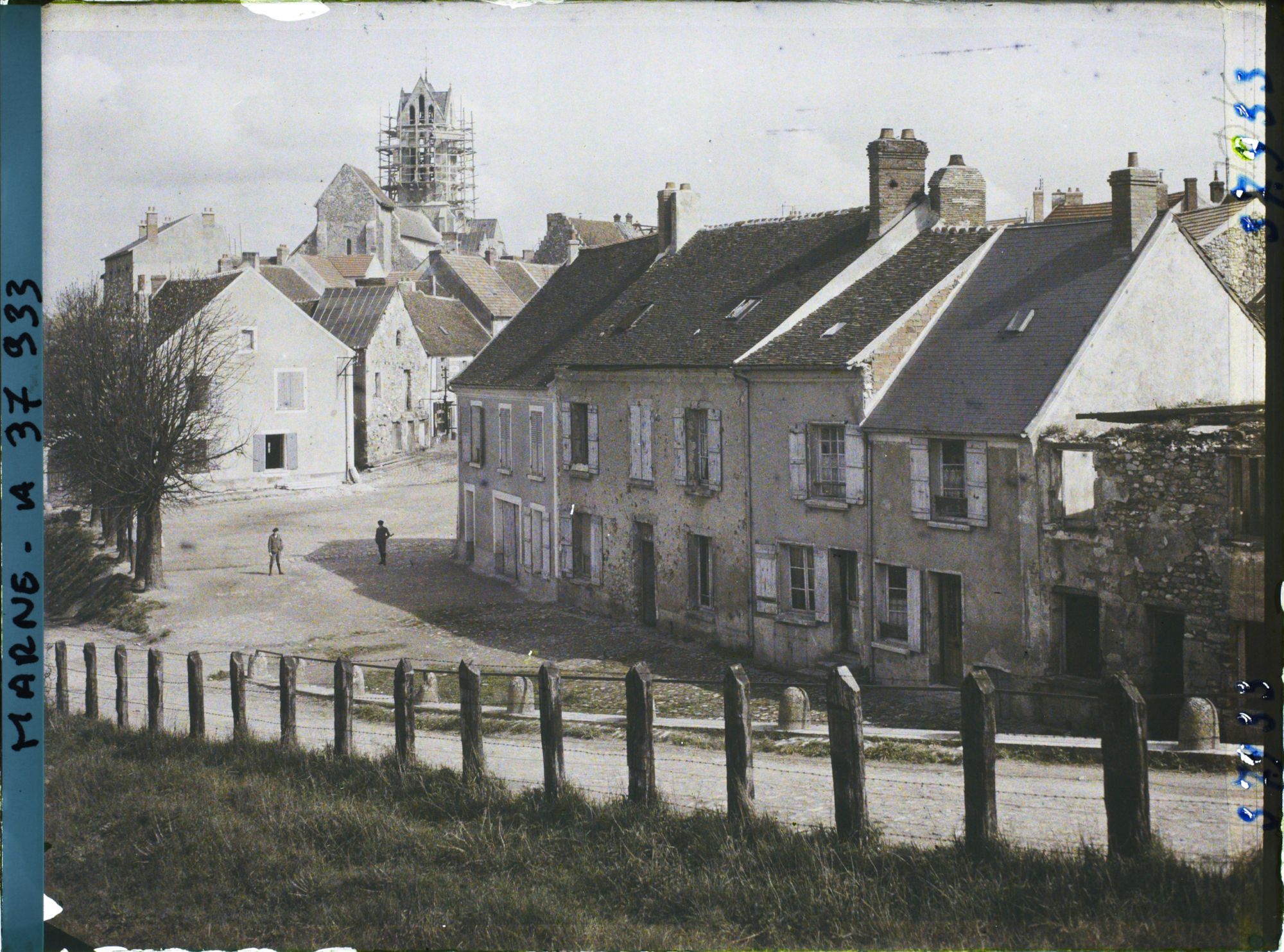 Image représentant France, Dormans, Une vue du Village vers l'Eglise