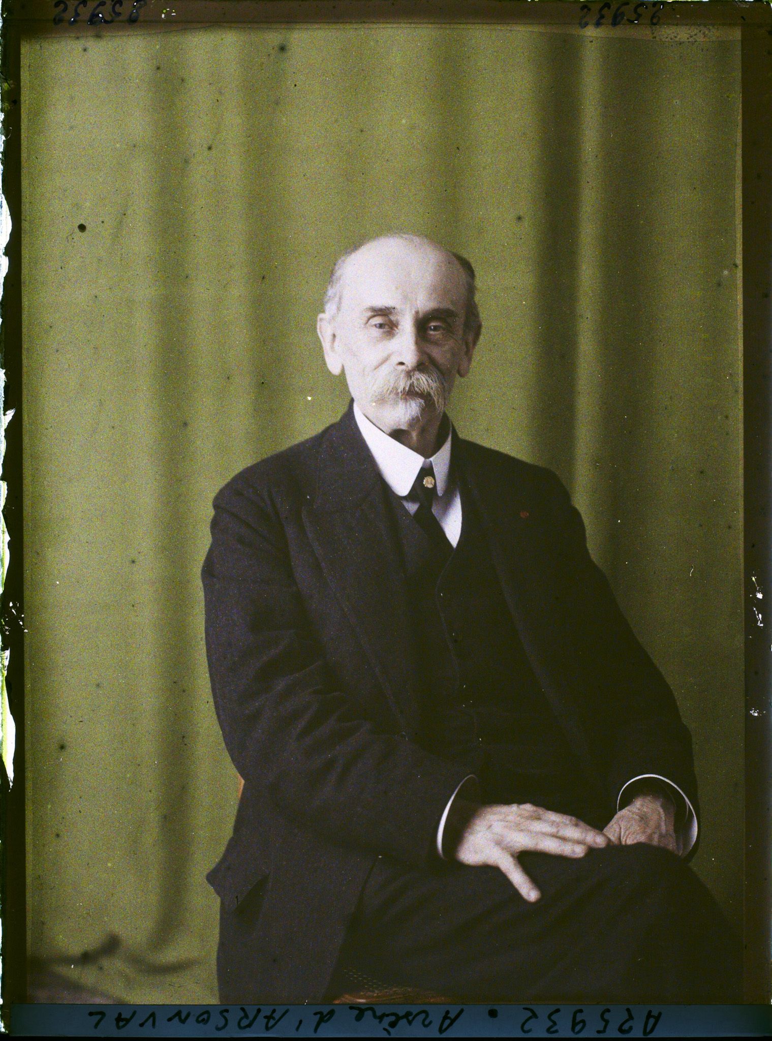 Image représentant https://musee-albert-kahn.s-museum.fr/home/NWQ2OTAwYzNmYjZlZTk1ZWQwODJmMjY4L2dlbmVyaWMtbm90aWNlLXRhYi9hdXRob3JpdHkvNjE3YTc5ZjVjZjhiODk2OGIzMzM3ZDIx/5d6900c3fb6ee95ed082f268/generic-notice-tab/authority/617a79ebcf8b8968b33367b5 Monsieur Arsène d'Arsonval