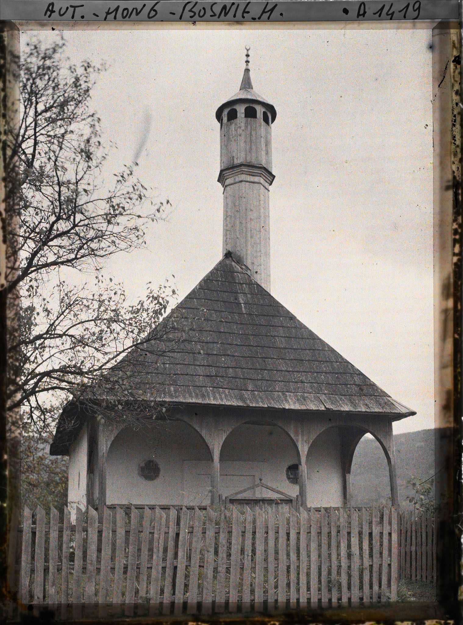 Image représentant Mosquée à minaret de bois au sortir de Banjaluka [Banja Luka]