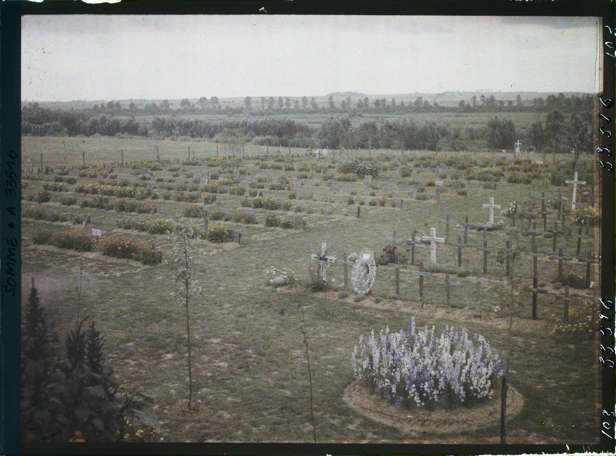 Image représentant France, Péronne, Le Cimetière vu de la porte