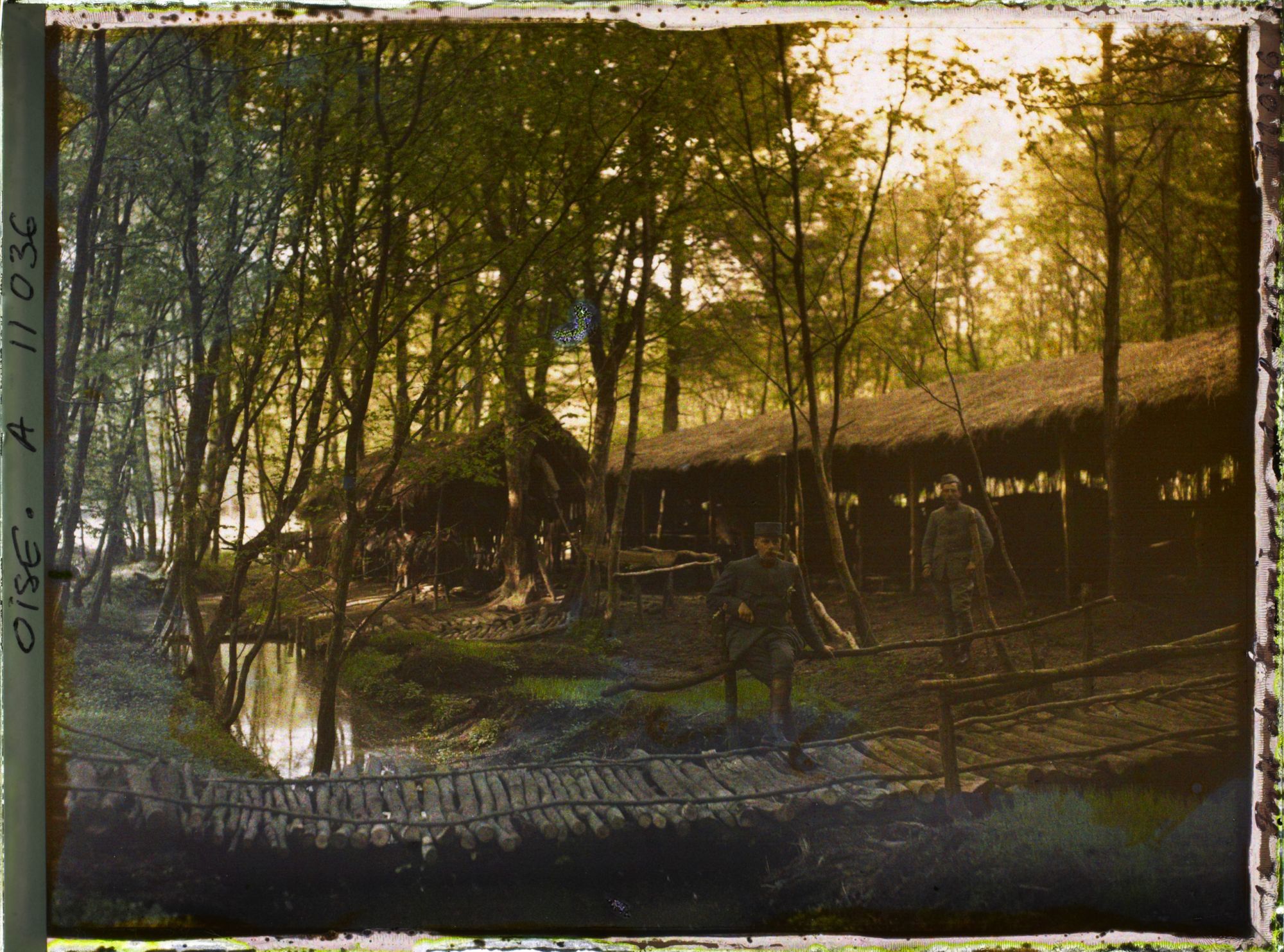 Image représentant Forêt de Compiègne [les écuries d'un camp militaire]