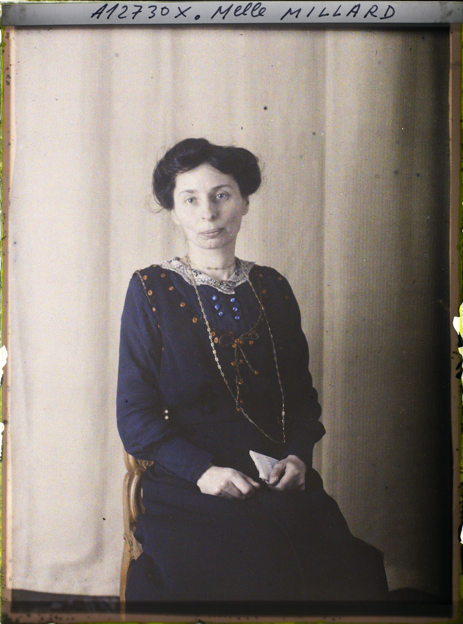 Image représentant https://musee-albert-kahn.s-museum.fr/home/NWQ2OTAwYzNmYjZlZTk1ZWQwODJmMjY4L2dlbmVyaWMtbm90aWNlLXRhYi9hdXRob3JpdHkvNjE3YTc5ZjVjZjhiODk2OGIzMzM3ZDIx/5d6900c3fb6ee95ed082f268/generic-notice-tab/authority/617a79ebcf8b8968b33373ff Mademoiselle Millard