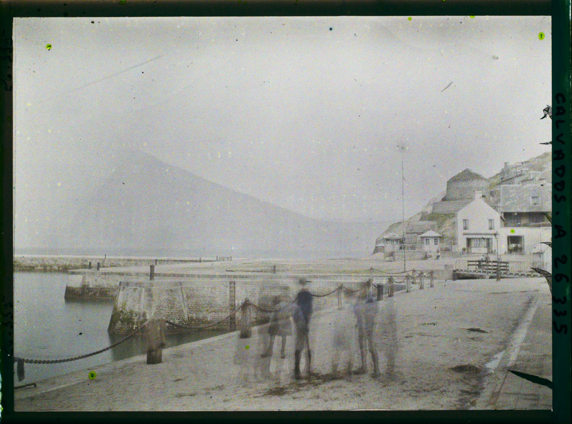 Image représentant La falaise et l'aiguille de la Poissonnerie (?)