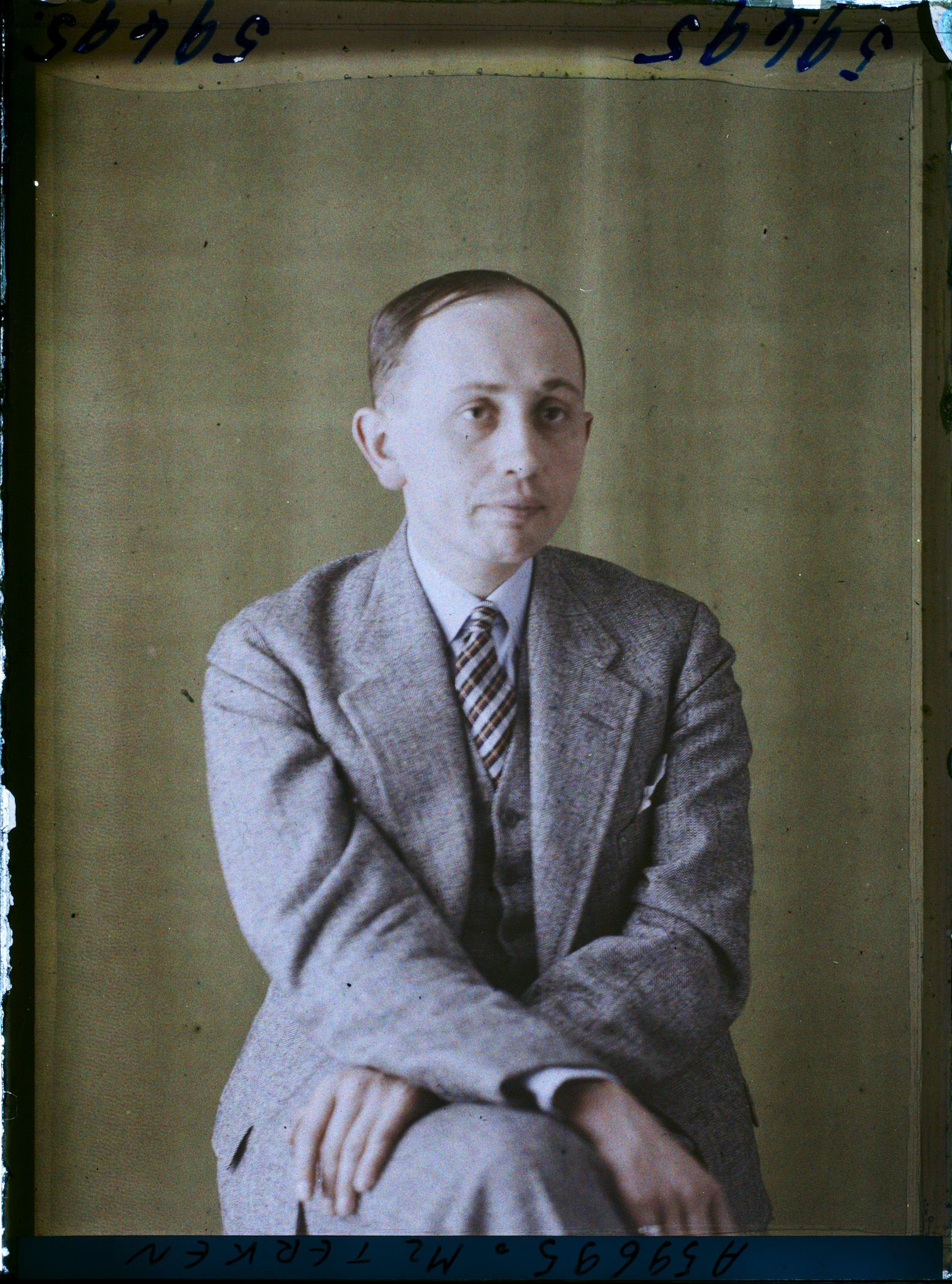 Image représentant https://musee-albert-kahn.s-museum.fr/home/NWQ2OTAwYzNmYjZlZTk1ZWQwODJmMjY4L2dlbmVyaWMtbm90aWNlLXRhYi9hdXRob3JpdHkvNjE3YTc5ZjVjZjhiODk2OGIzMzM3ZDIx/5d6900c3fb6ee95ed082f268/generic-notice-tab/authority/617a79ebcf8b8968b333789e Monsieur Terken