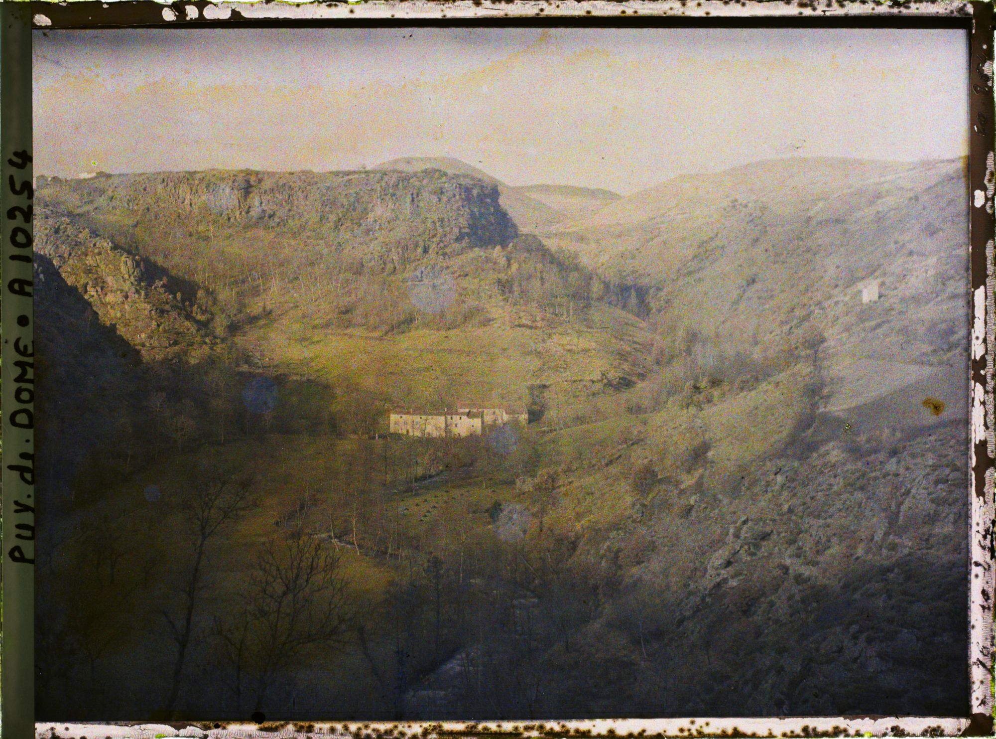 Image représentant France, Ardes, Vallée de la Couze à Ardes