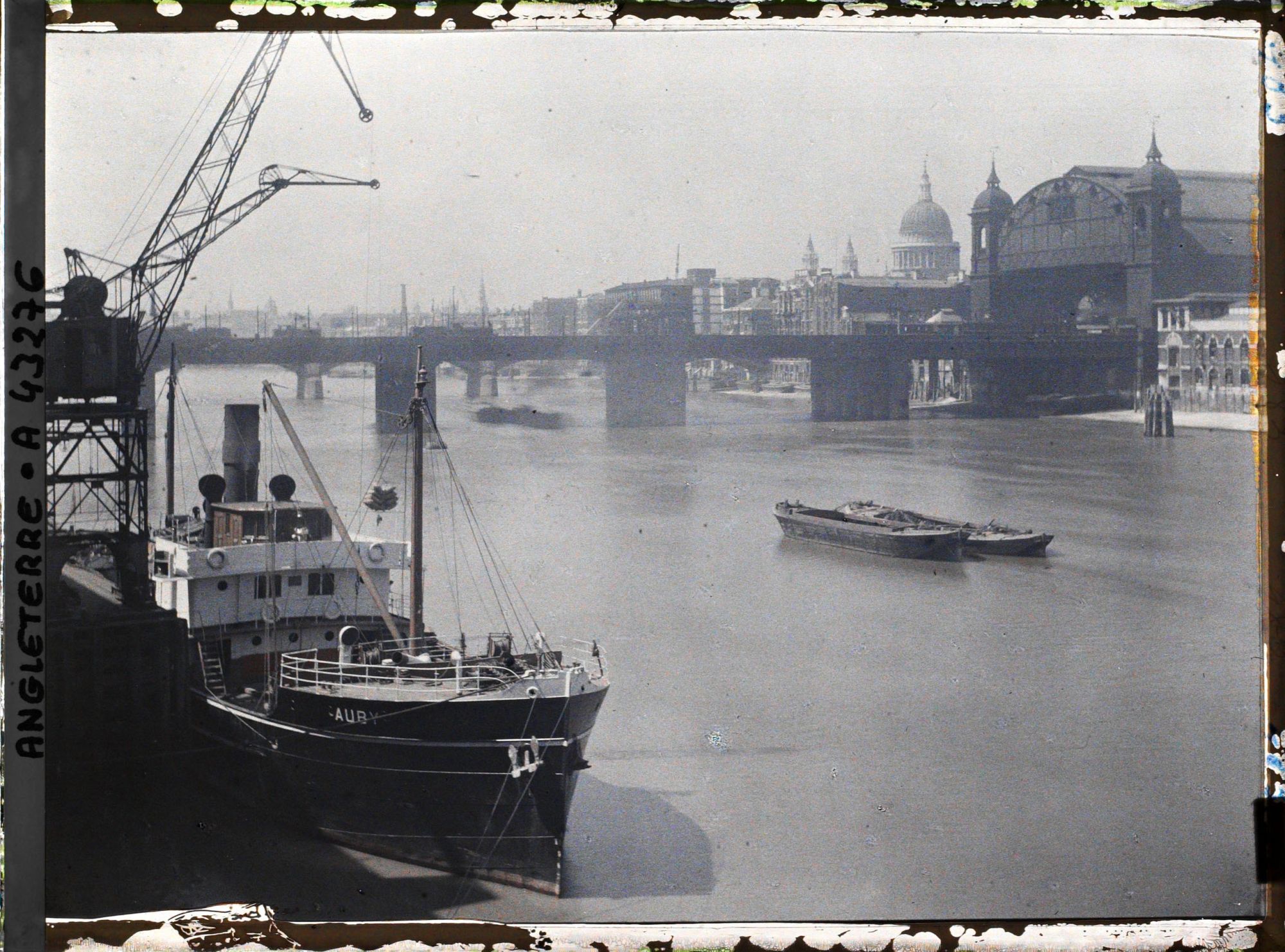 Image représentant Saint Paul vu du pont de Londres