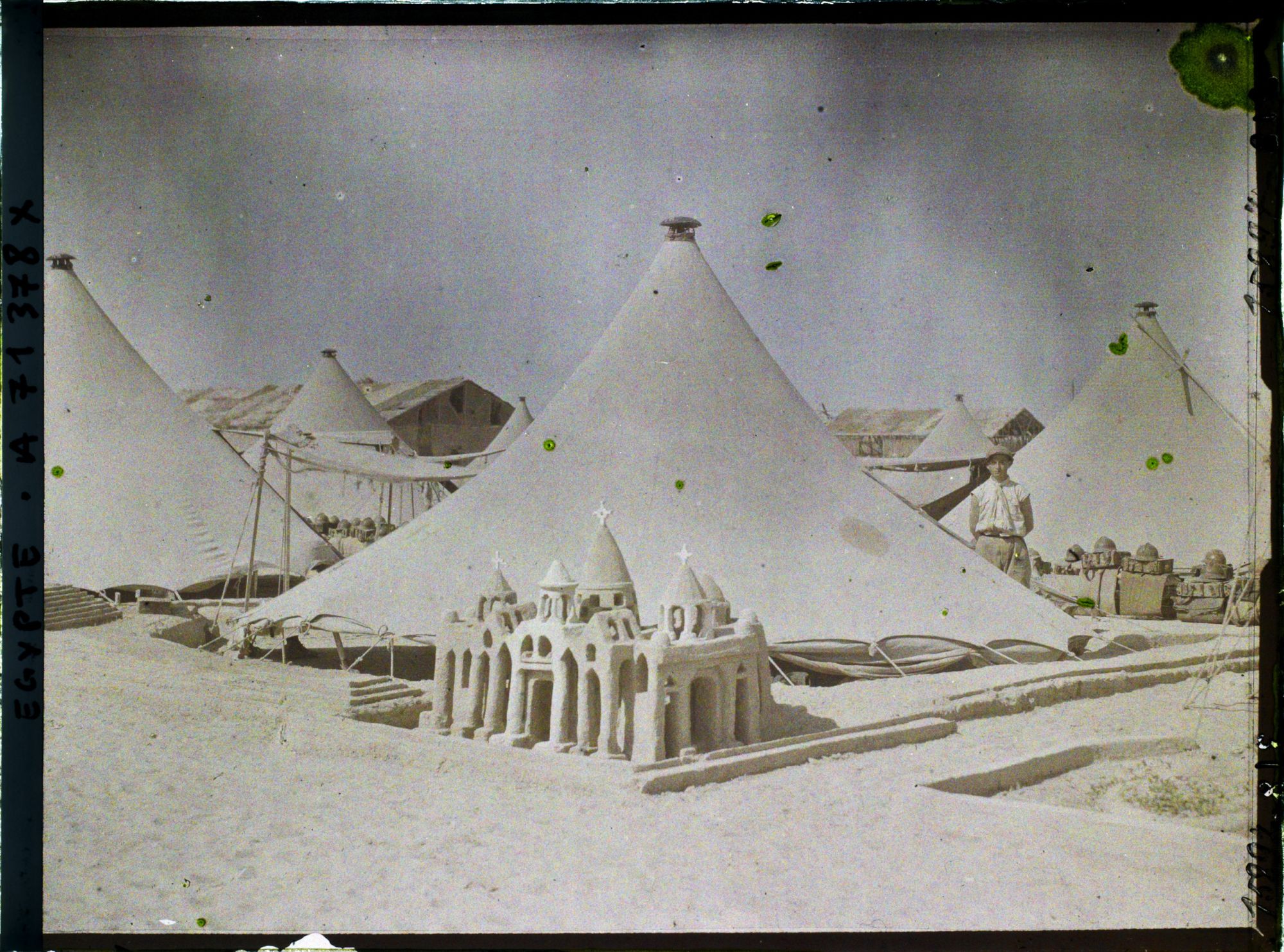 Image représentant Tentes de la Légion étrangère (soldats arméniens) dans le camp de Ferry Post