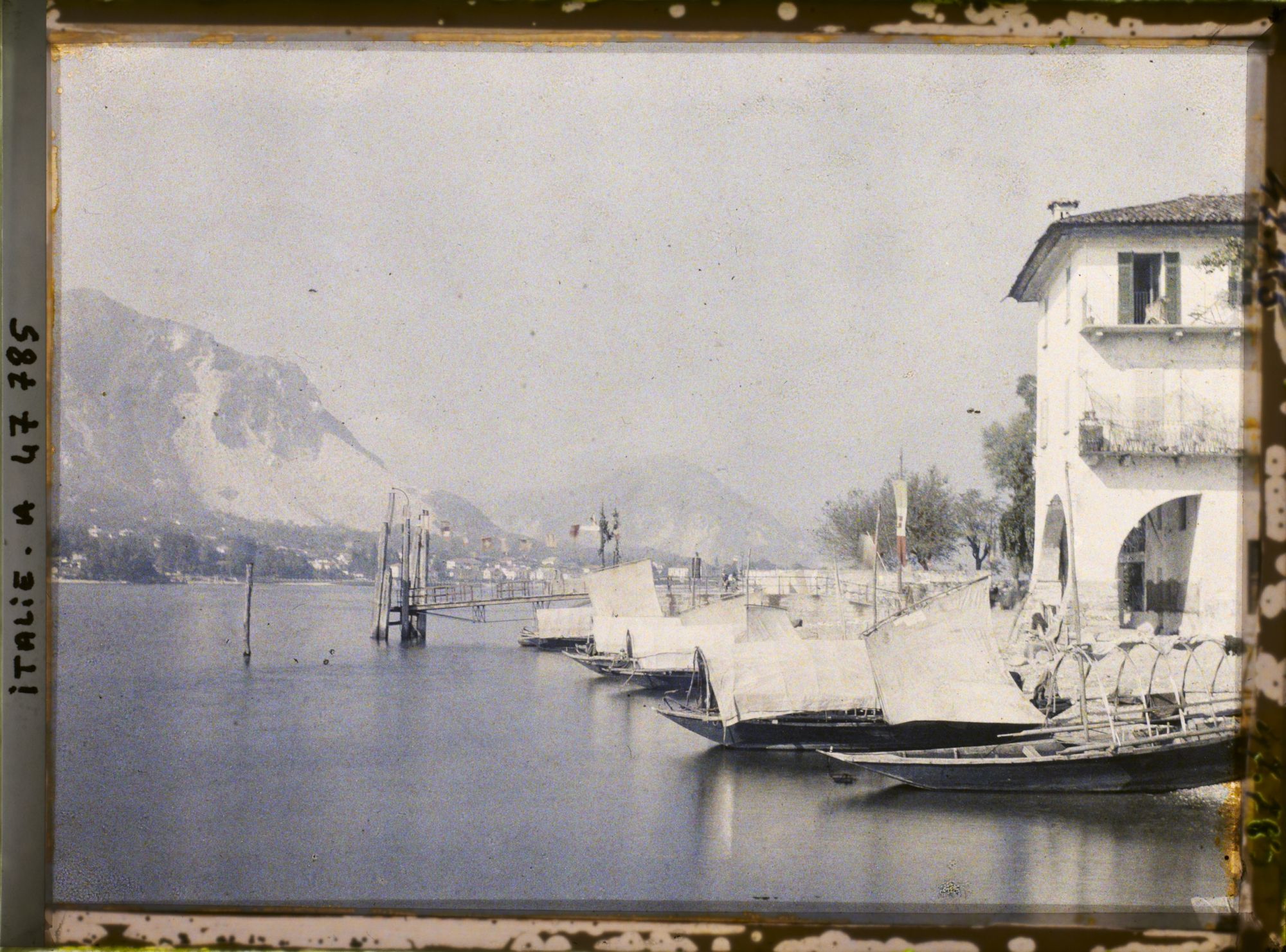 Image représentant Le port de l'île des Pêcheurs (isola dei Pescatori)