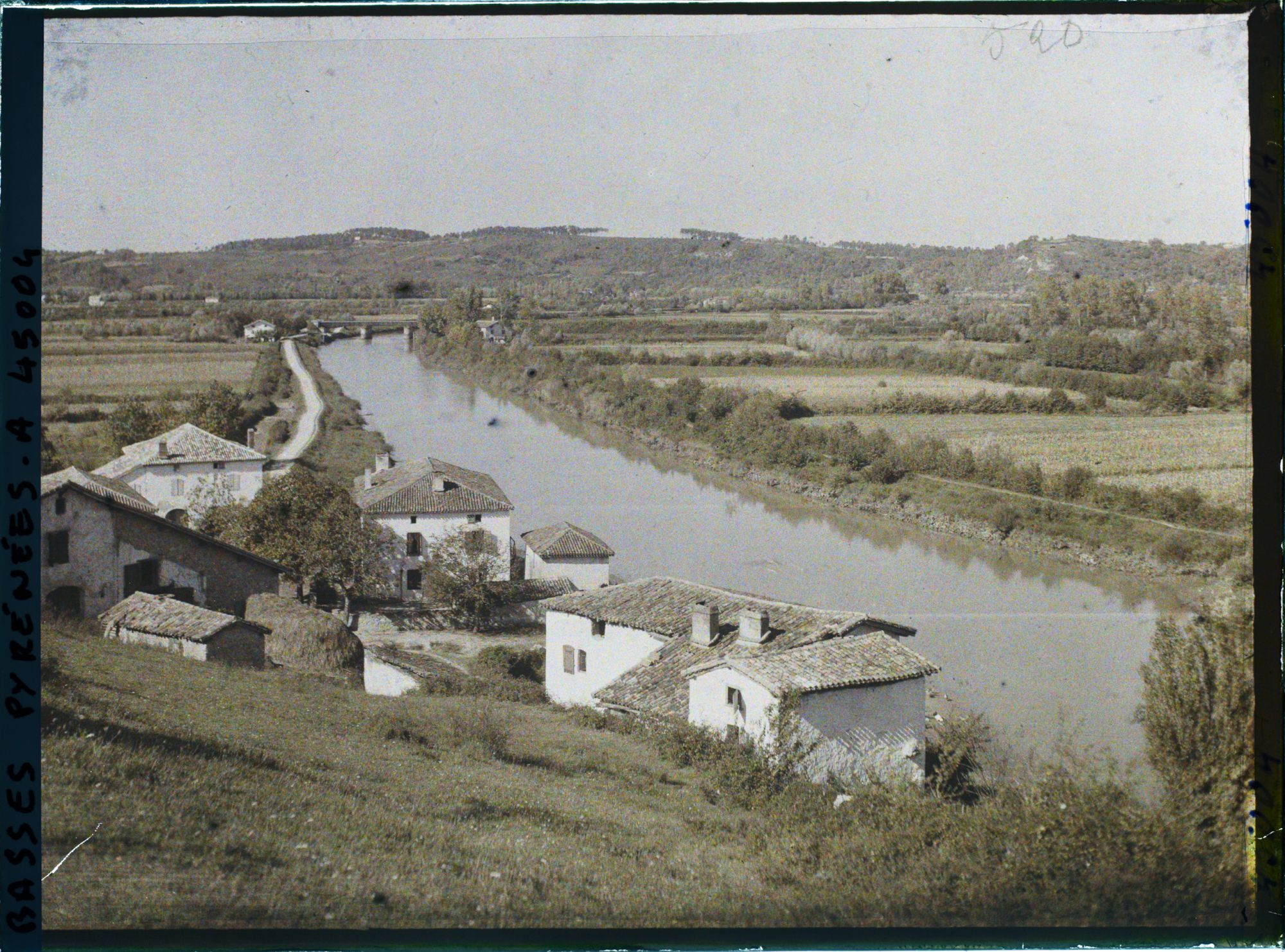 Image représentant France, Guiche, Panorama pris du Château vers le Pont du Chemin de fer