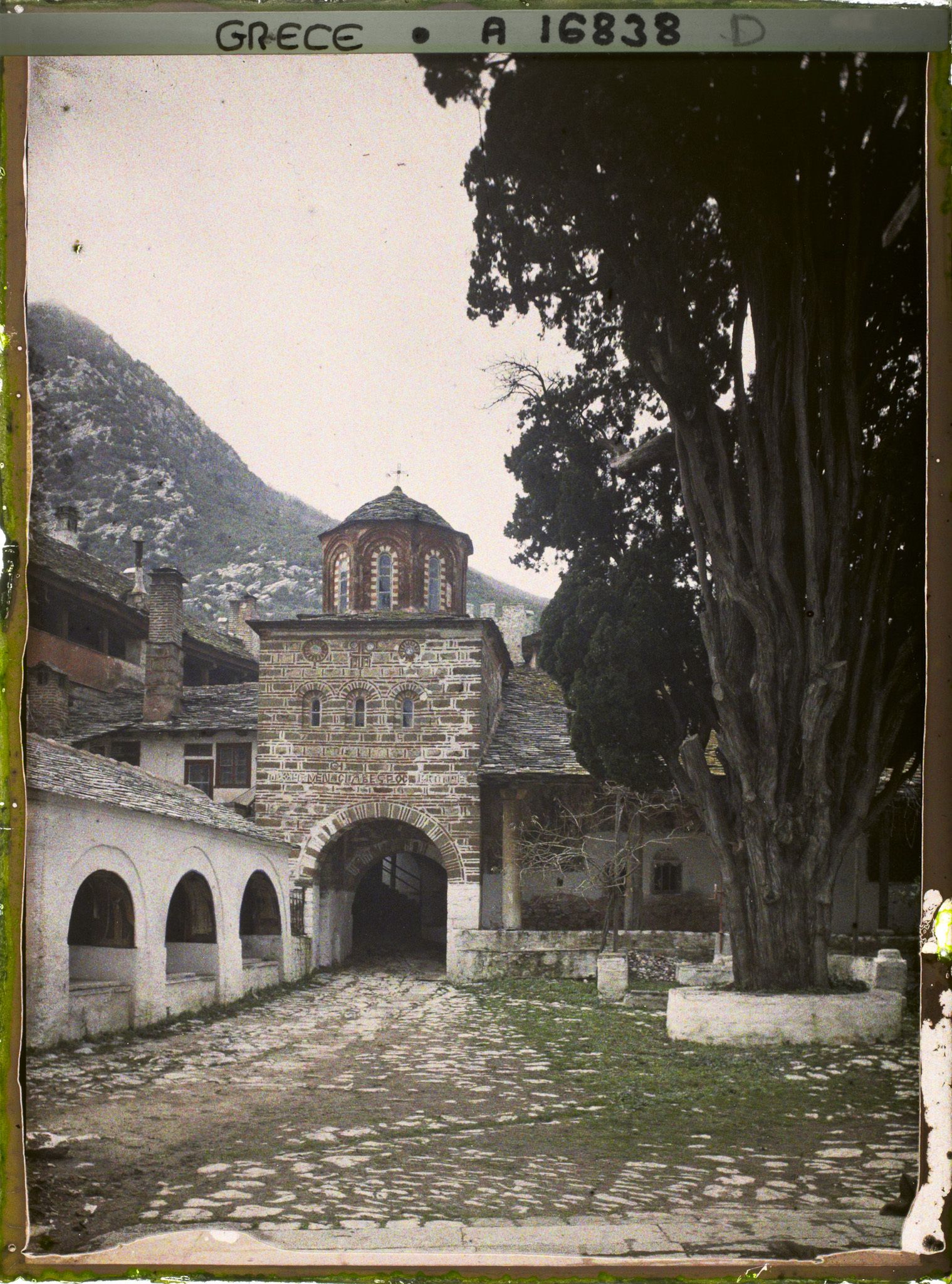 Image représentant Mont Athos, Grande Lavra, Petite porte à l'intérieur du Monastère