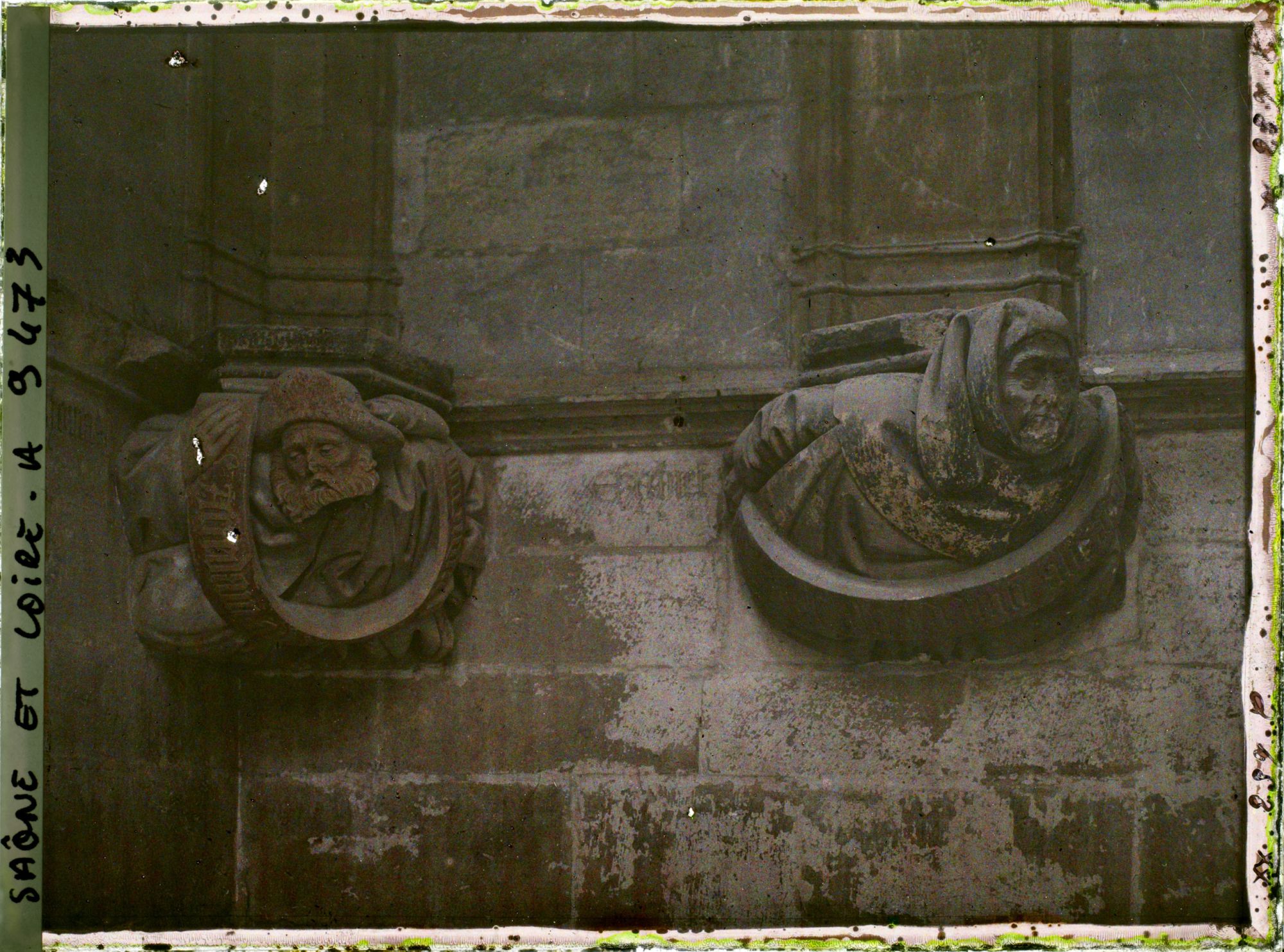 Image représentant Abbaye de Cluny, chapelle Jean de Bourbon, consoles des prophètes Sophonie, à gauche et Ezéchiel à droite