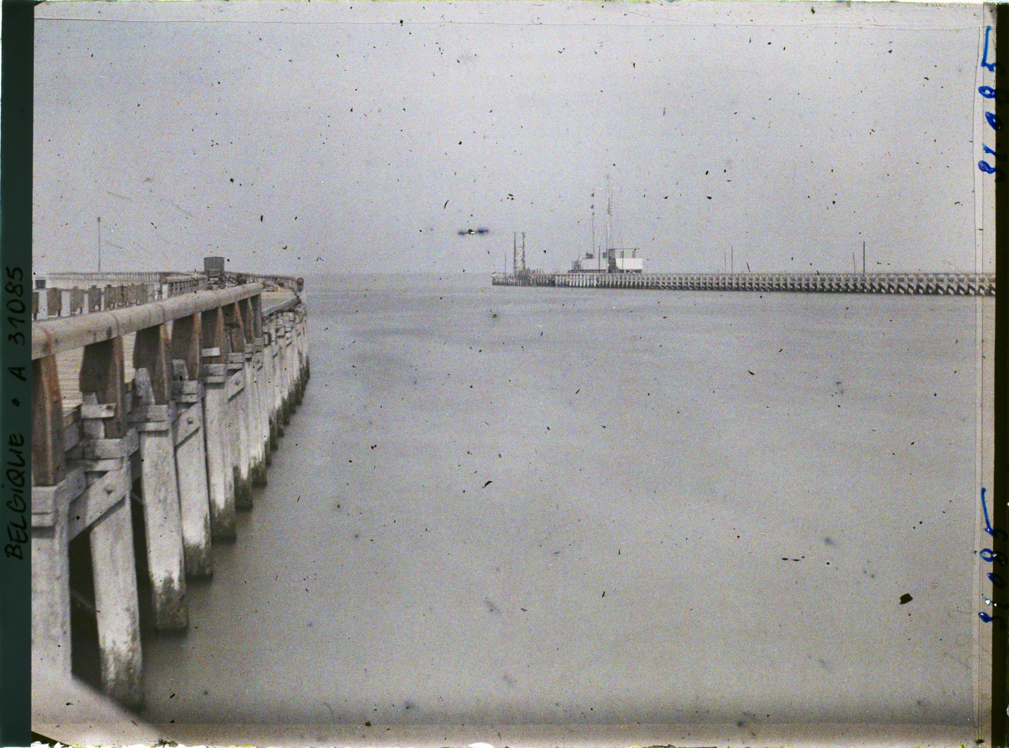 Image représentant Belgique, Ostende, L'entrée du Chenal