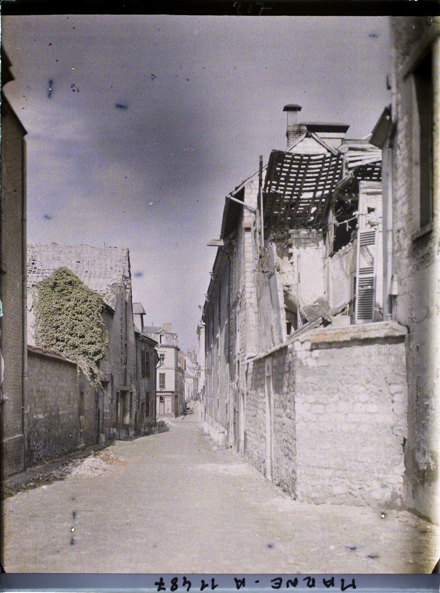 Image représentant Ruines, rue de l'hôpital ( de nos jours, rue du général Baratier)