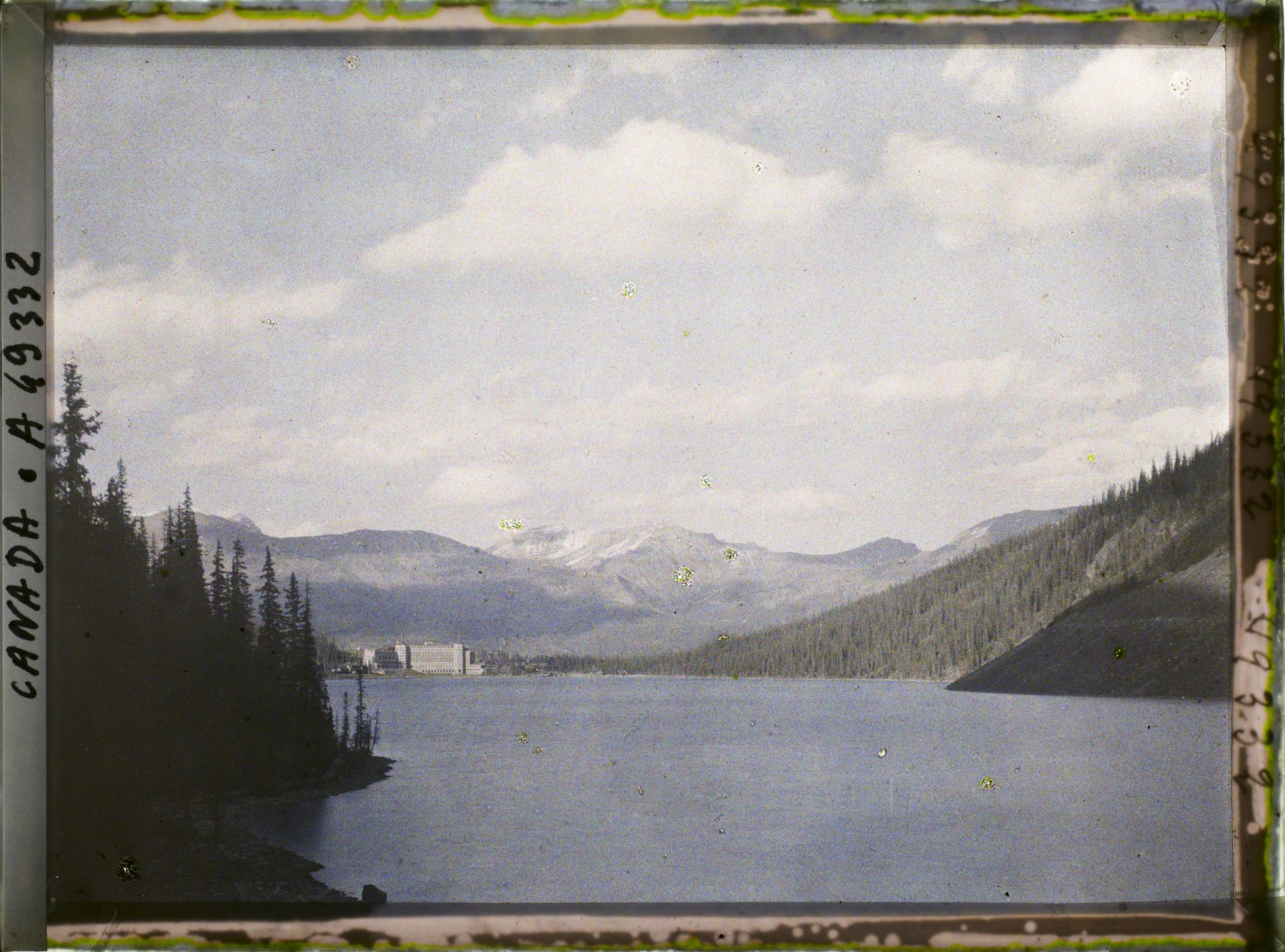 Image représentant Canada, Lac Louise, Vue du Soir sur le lac et Chaîne des Ptarmigan