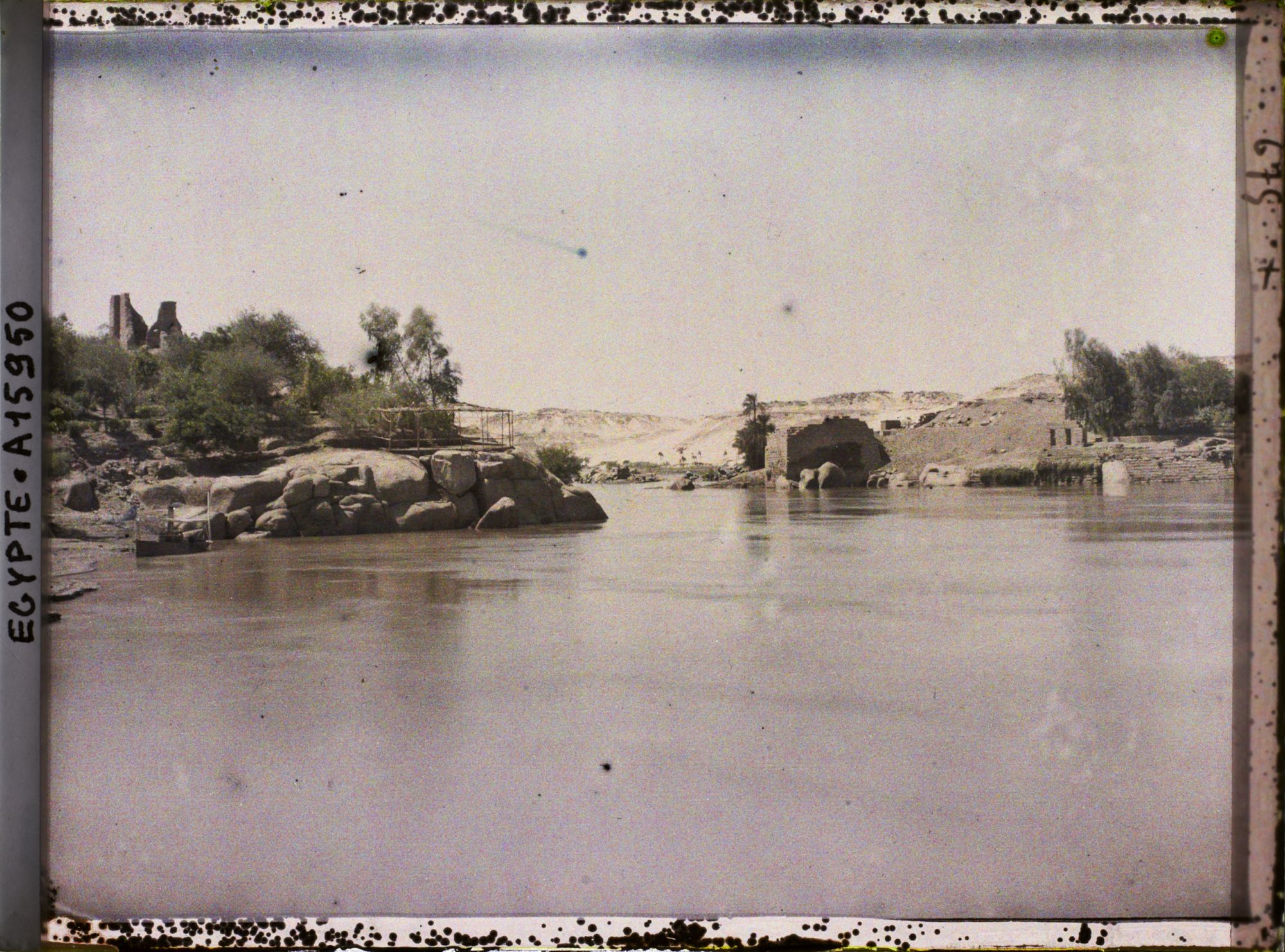 Image représentant Le Nil en amont du barrage hydraulique