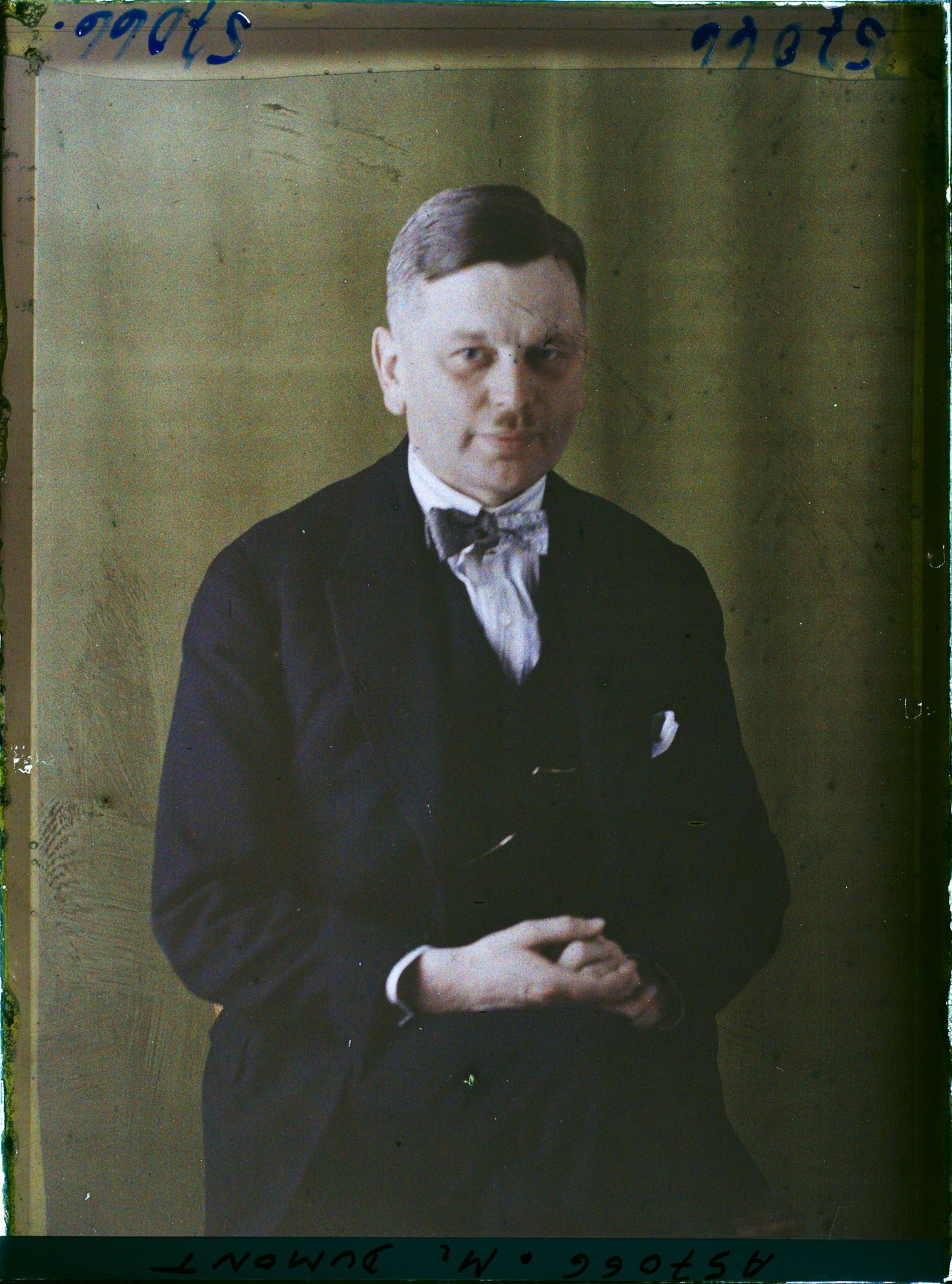 Image représentant https://musee-albert-kahn.s-museum.fr/home/NWQ2OTAwYzNmYjZlZTk1ZWQwODJmMjY4L2dlbmVyaWMtbm90aWNlLXRhYi9hdXRob3JpdHkvNjE3YTc5ZjVjZjhiODk2OGIzMzM3ZDIx/5d6900c3fb6ee95ed082f268/generic-notice-tab/authority/617a79ebcf8b8968b3336bf5 Monsieur Dumont