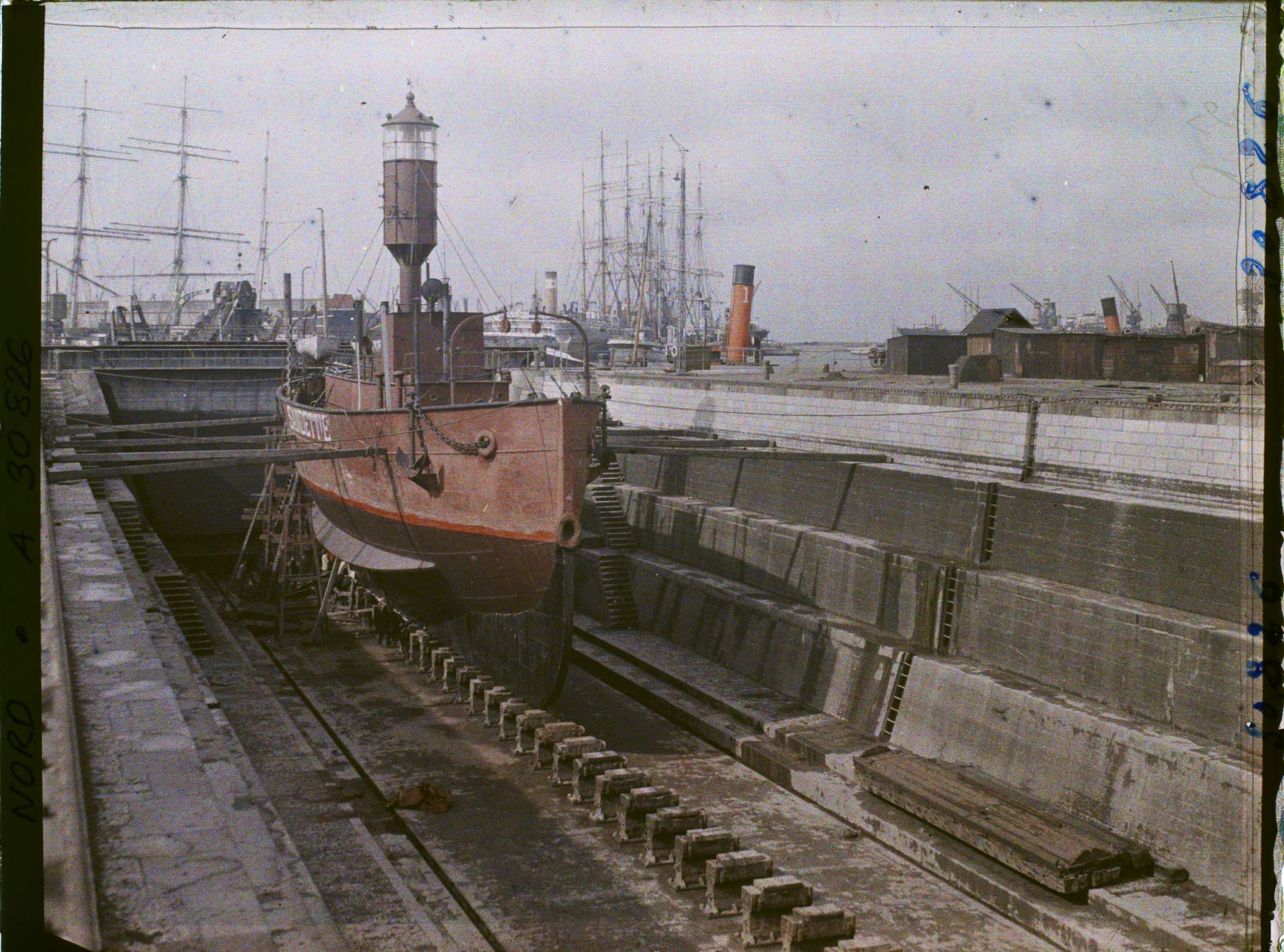 Image représentant France, Dunkerque, Un Bateau feu en Cale Sèche