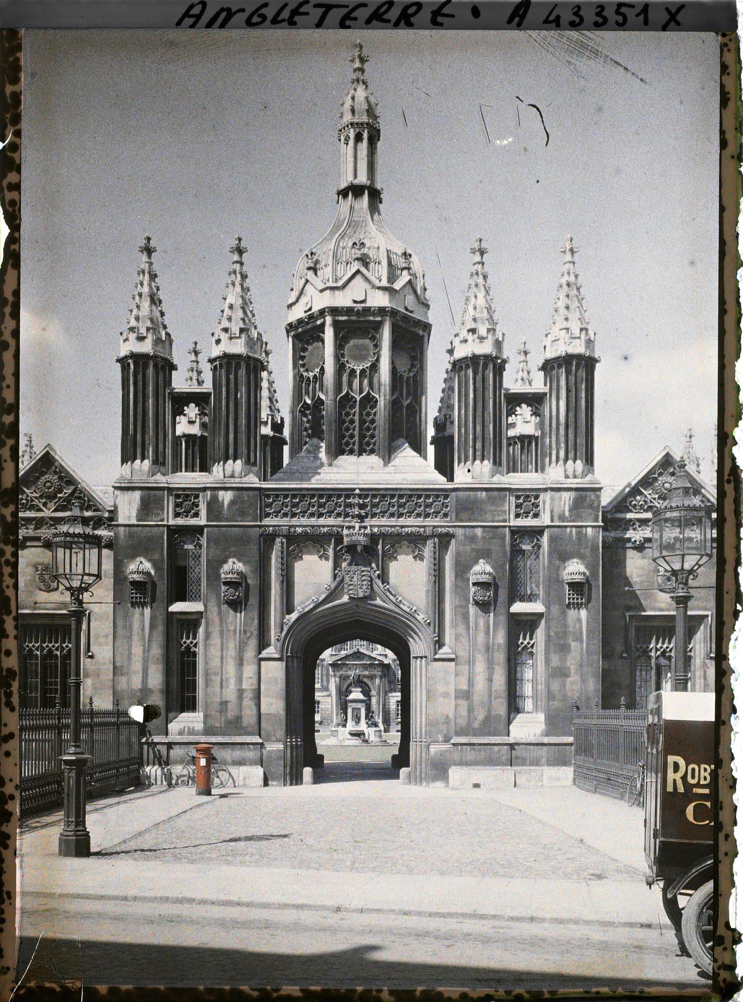 Image représentant L'entrée du King's College