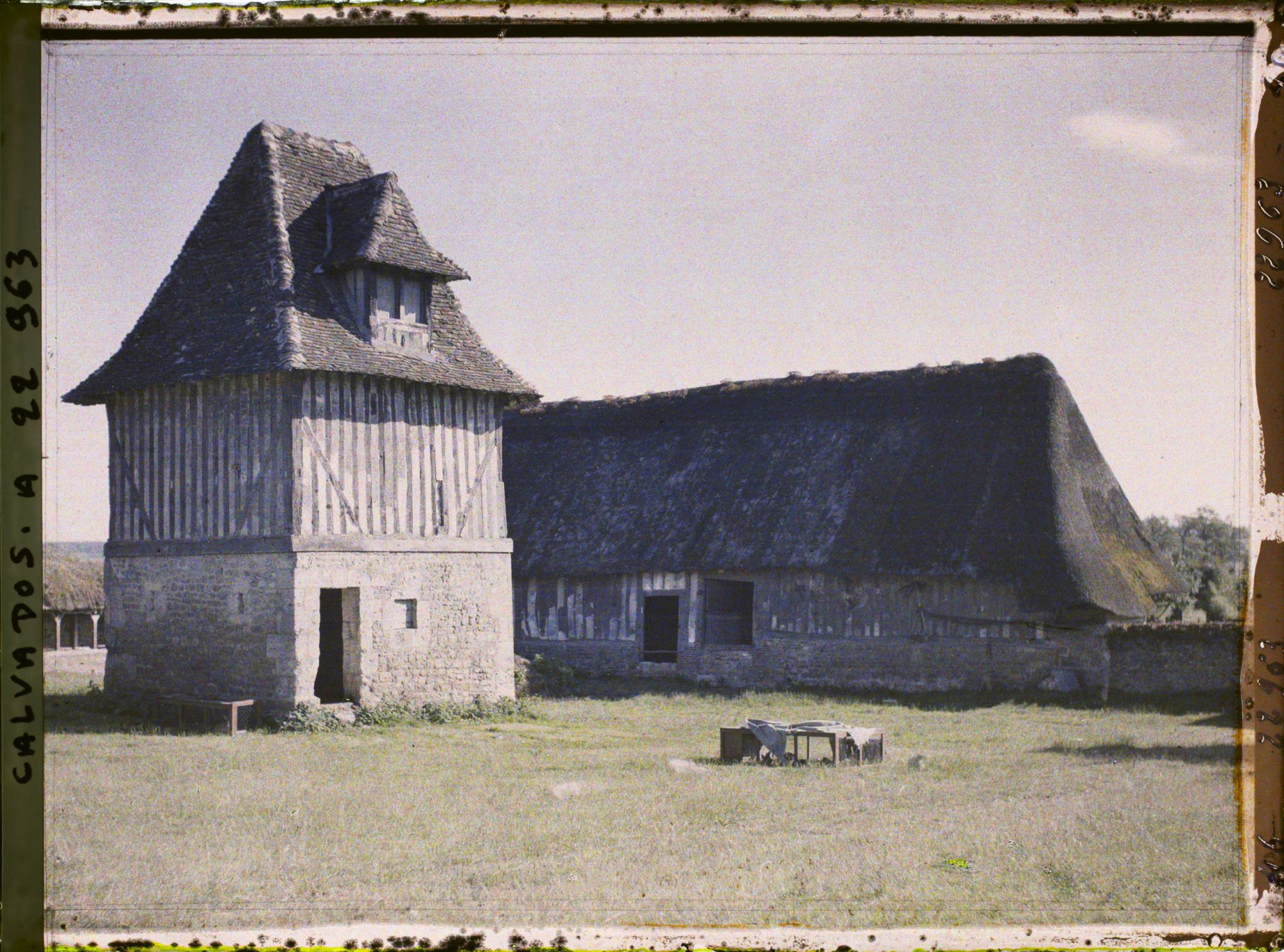 Image représentant Le colombier du manoir des Evêques de Lisieux