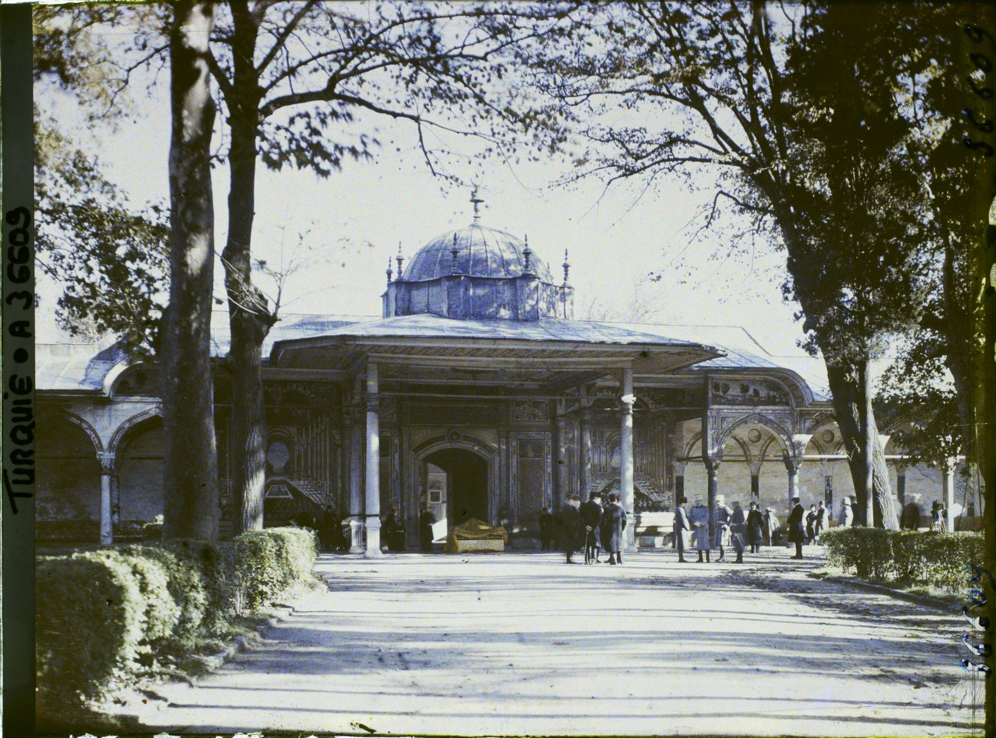 Image représentant Turquie, Constantinople , Fête de l'investiture du Calife, Entrée du Palais de Top-Kapou et Trône du Sultan Selim 1er