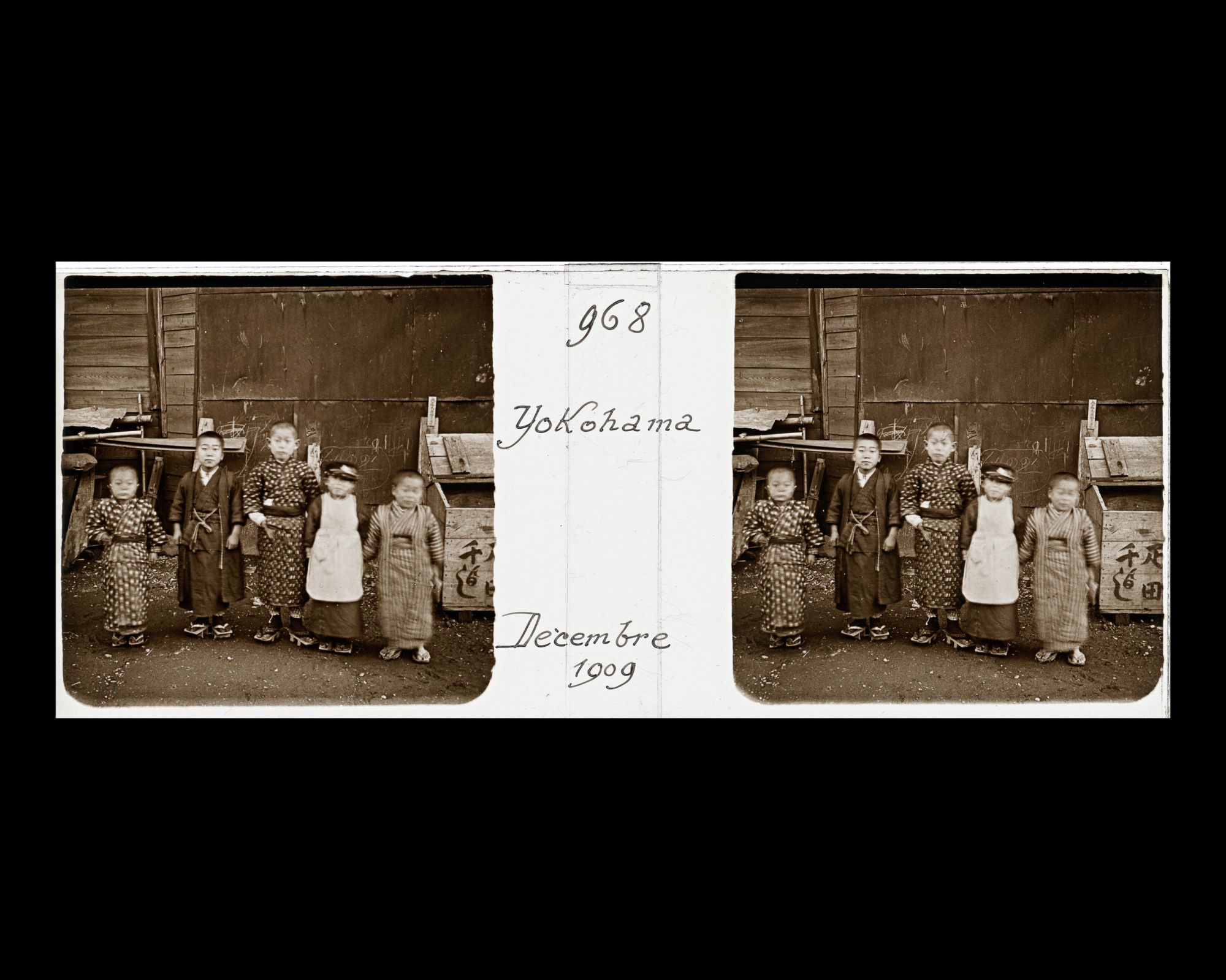 Image représentant Un groupe d'enfants dans un quartier populaire