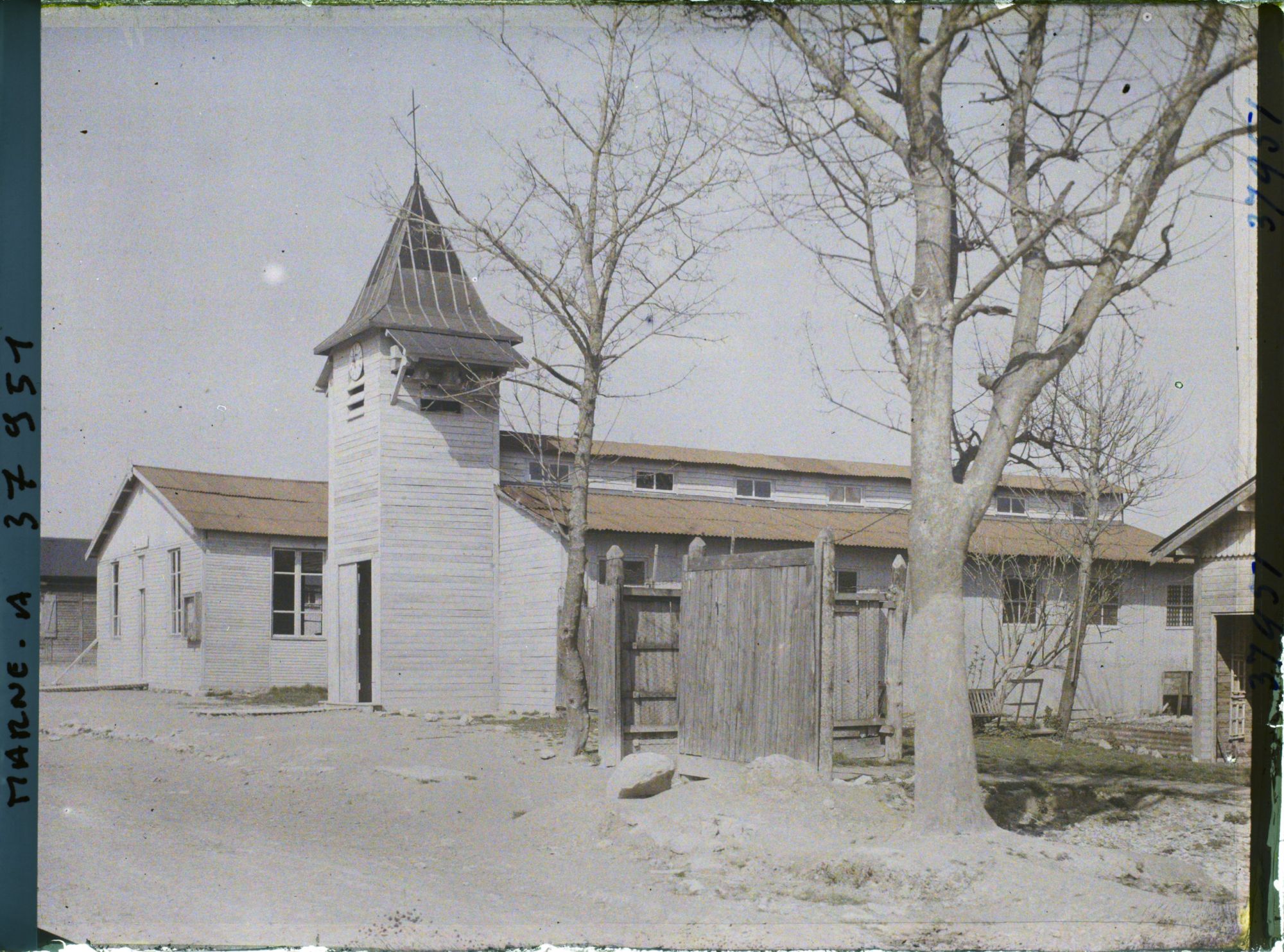 Image représentant France, Beine, Eglise et Mairie provisoires