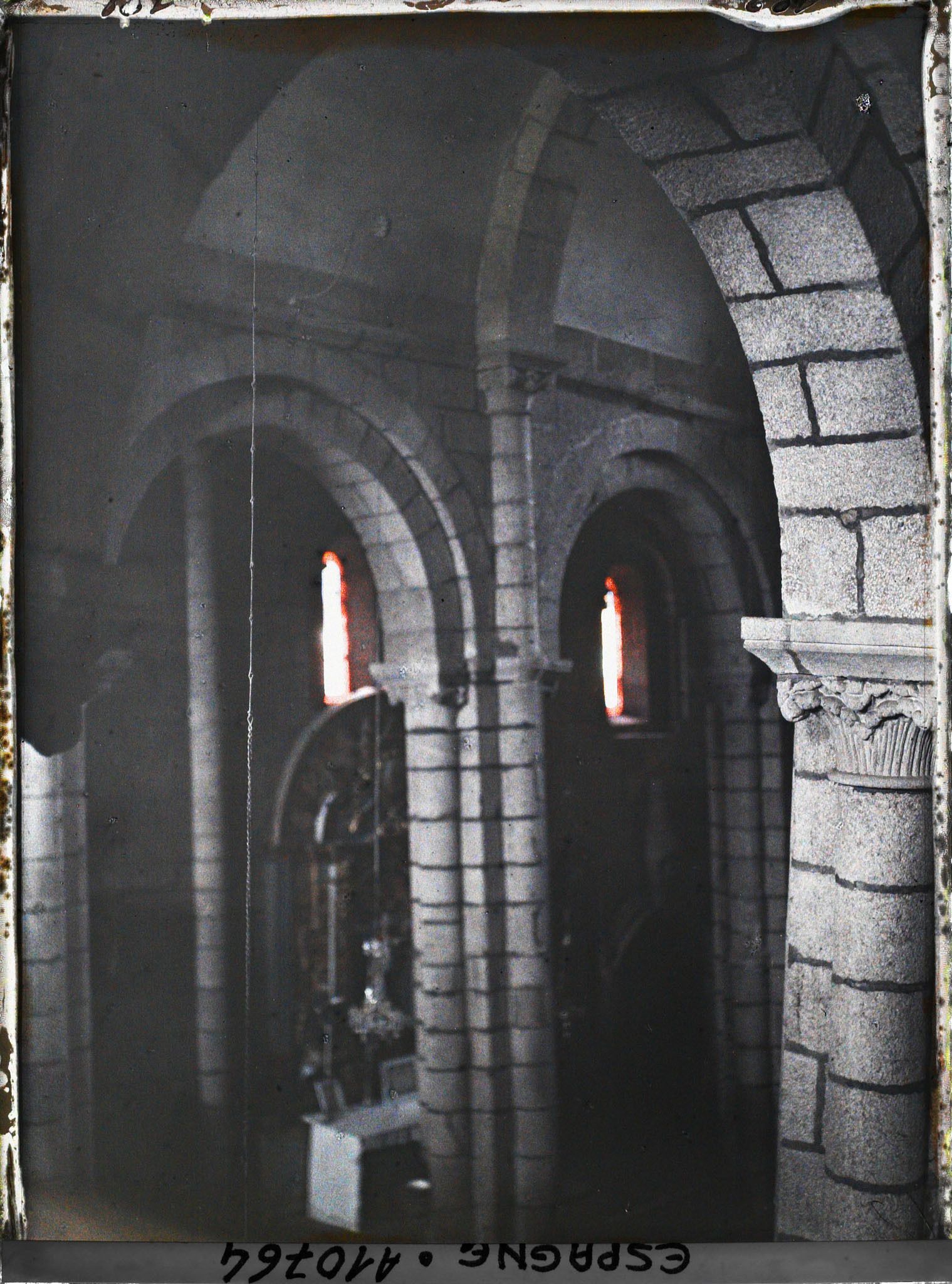 Image représentant Espagne, Santiago de Compostela, Santa Maria de Sar, vue prise de la tribune en face d'une des nefs latérales