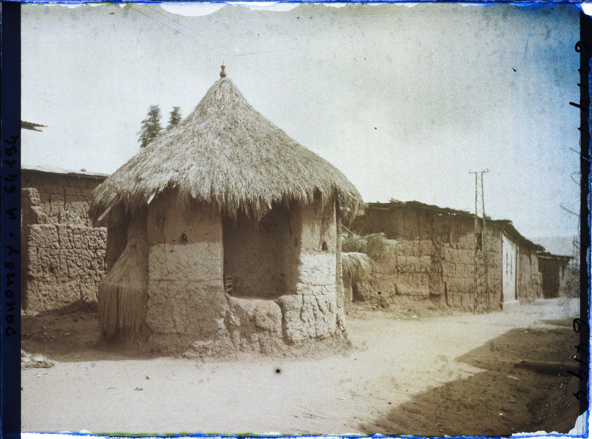 Image représentant La case du couronnement du roi Toli ?