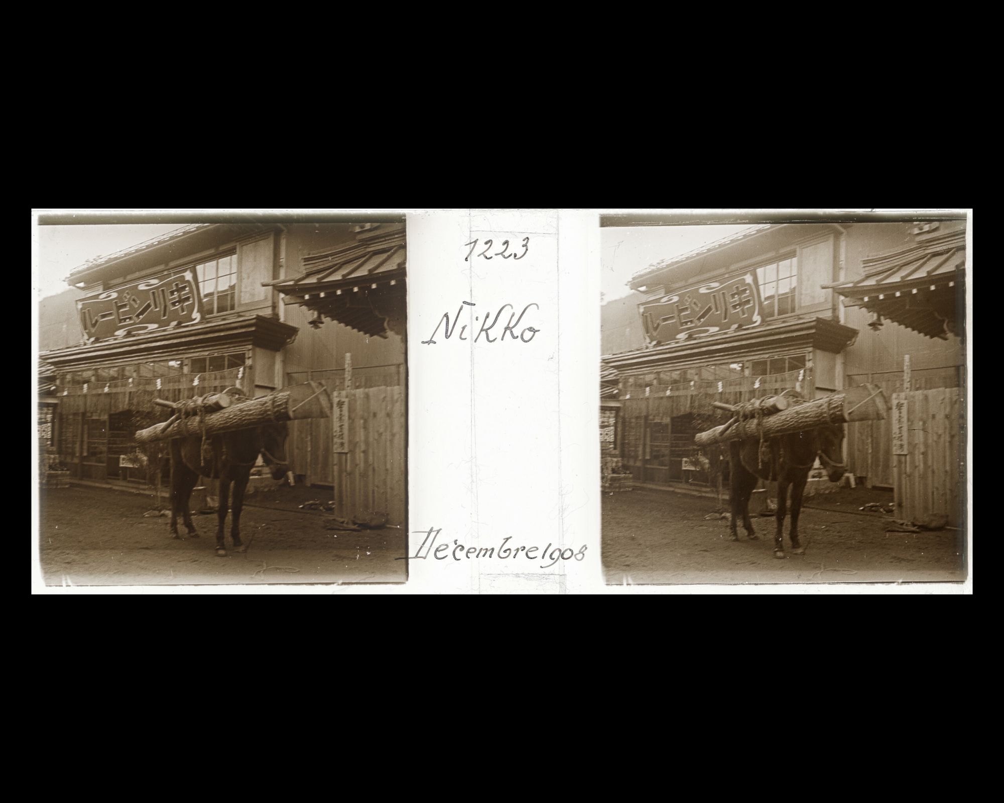 Image représentant Scène de rue, un cheval transportant du bois