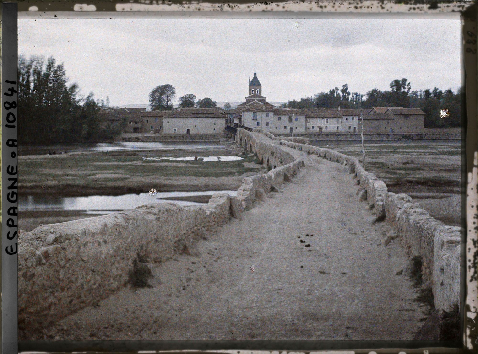 Image représentant Espagne, de Léon à Astorga, Vue prise du milieu du Pont de l'Orbigo